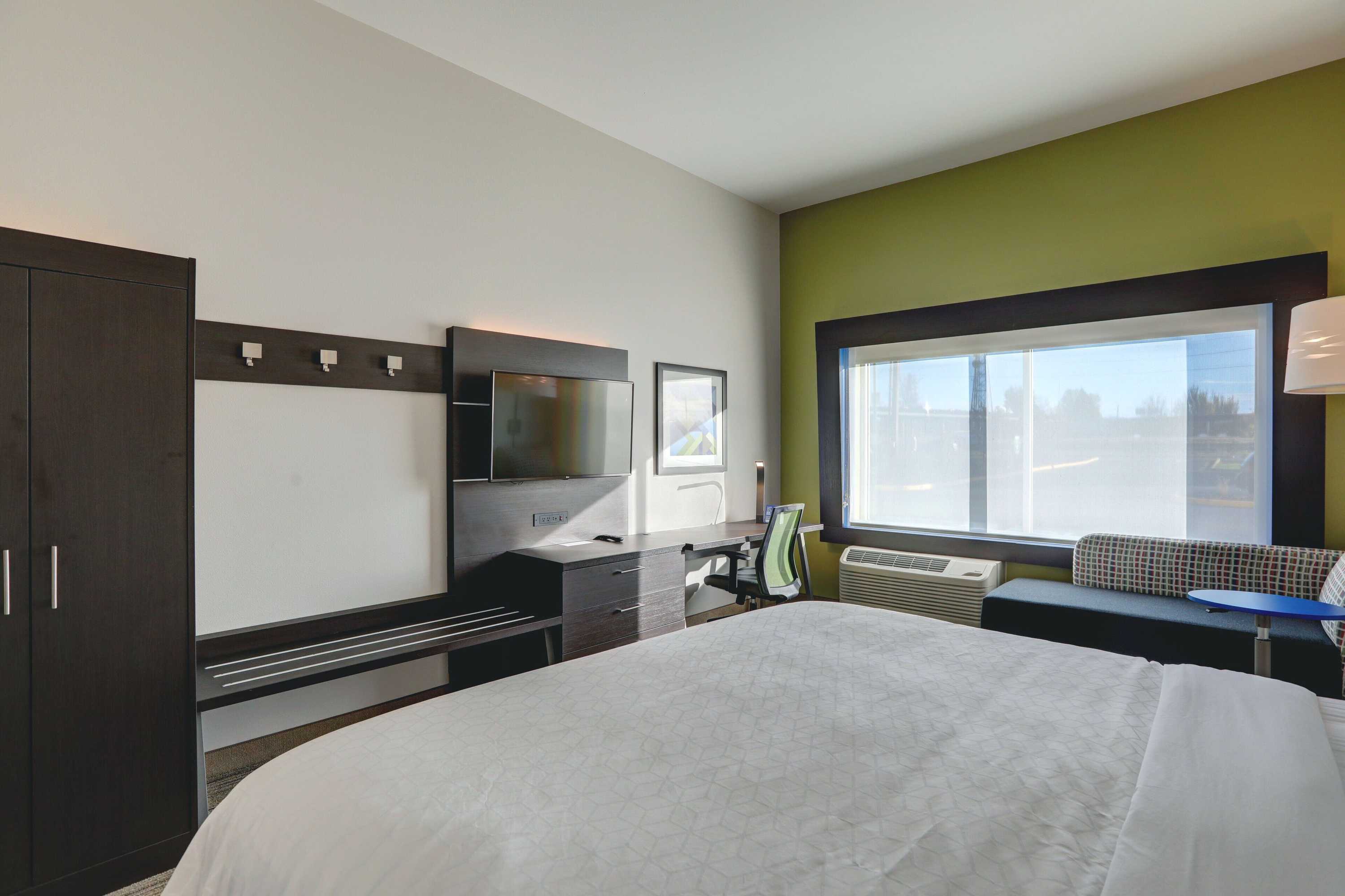 Gift card for Holiday Inn Express & Suites Auburn Downtown by Ihg Gift card for Holiday Inn Express & Suites Auburn Downtown by Ihg