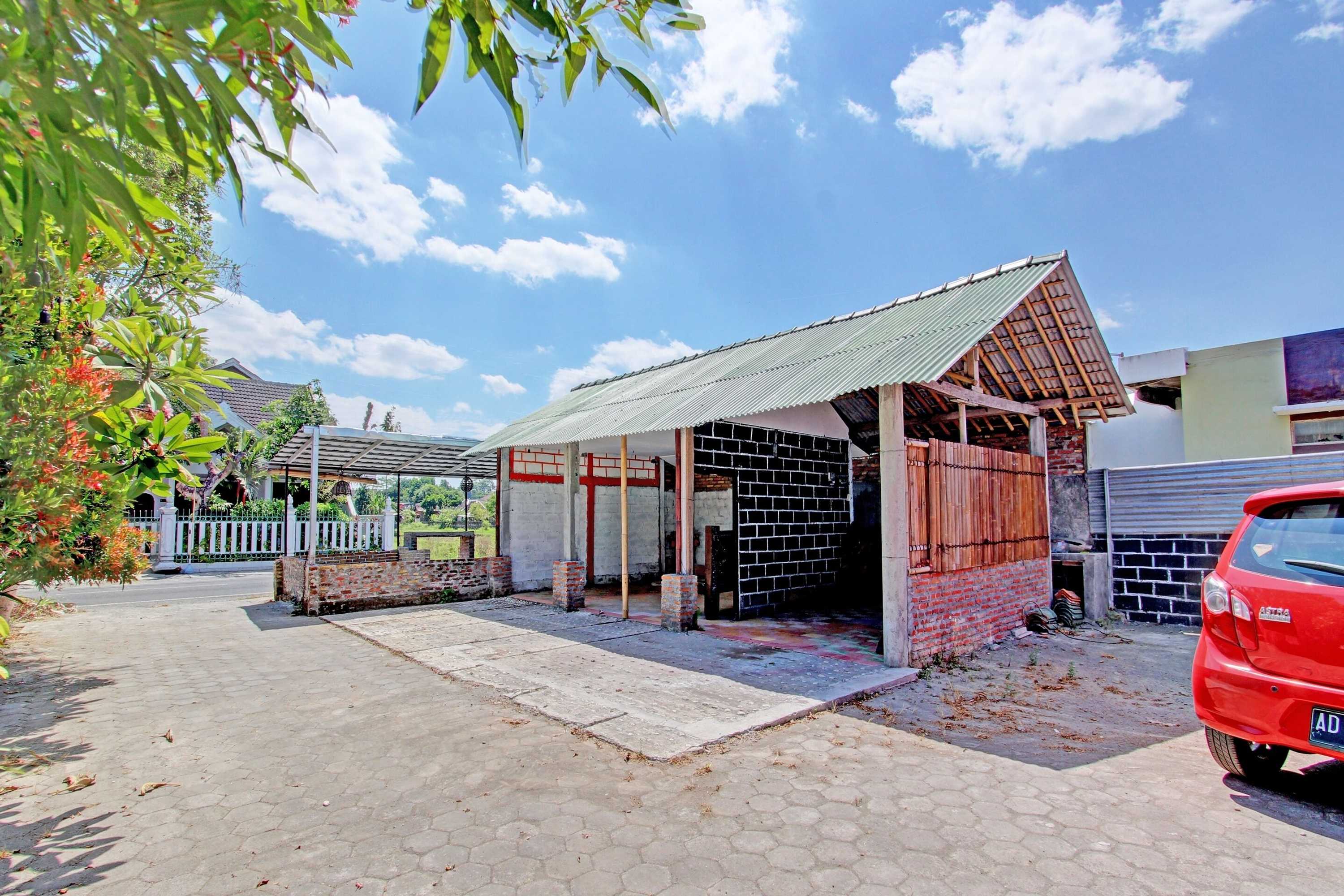 Gift card for Oyo Life 93010 Omah Bareng Syariah Sambisari