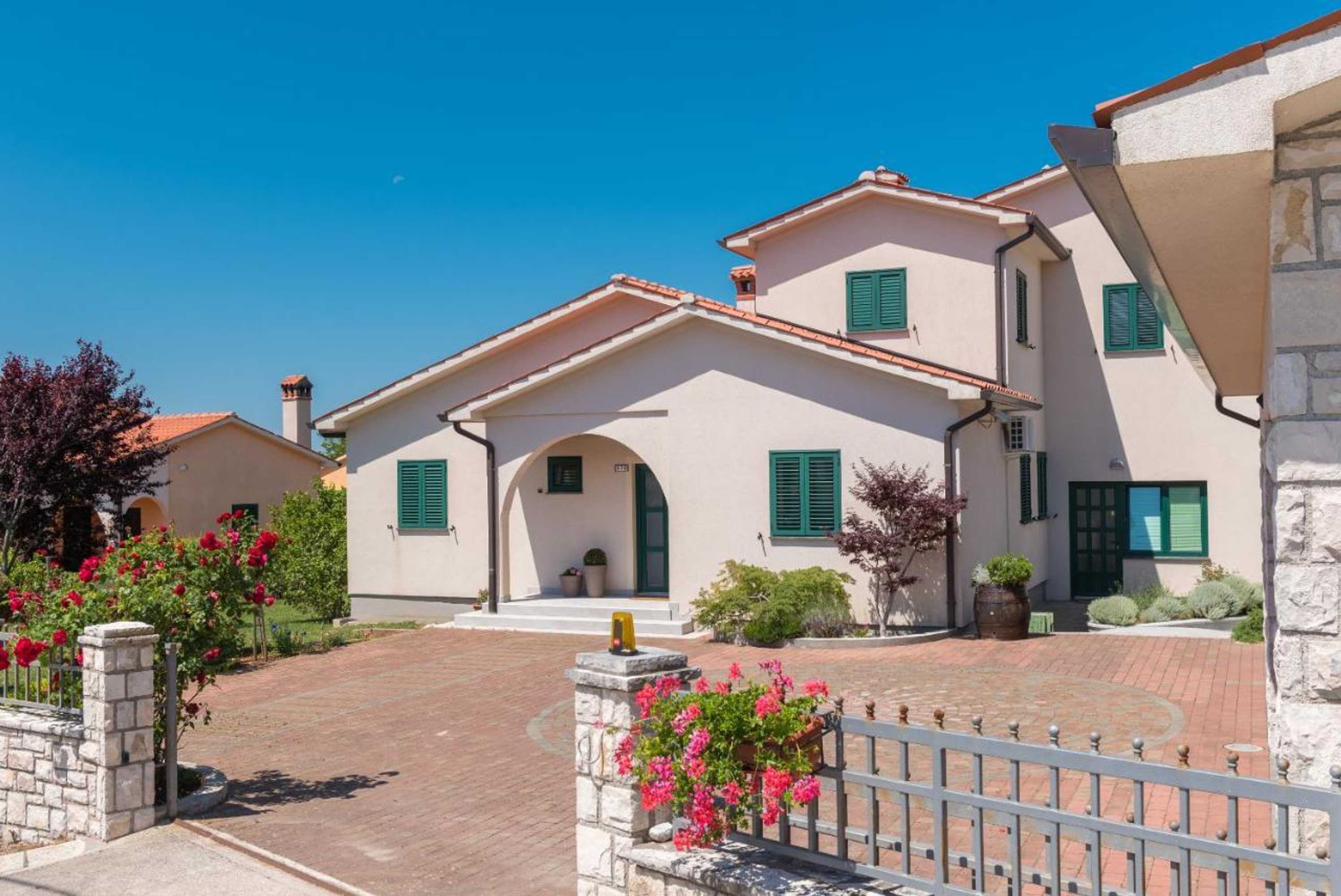 Gift card for Holiday House Olive Grove With Pool And Garden Gift card for Holiday House Olive Grove With Pool And Garden