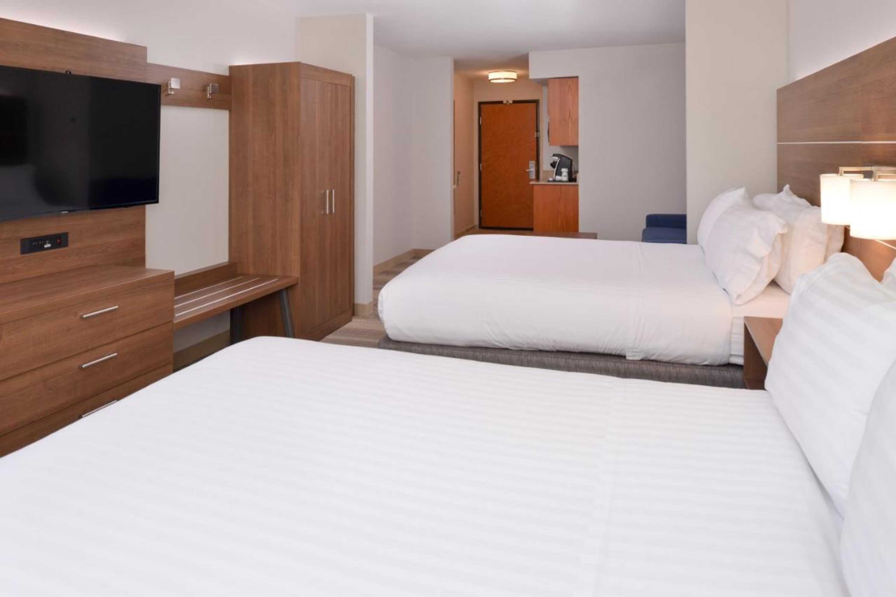 Gift card for Holiday Inn Express & Suites Parkersburg-Mineral Wells by Ihg Gift card for Holiday Inn Express & Suites Parkersburg-Mineral Wells by Ihg