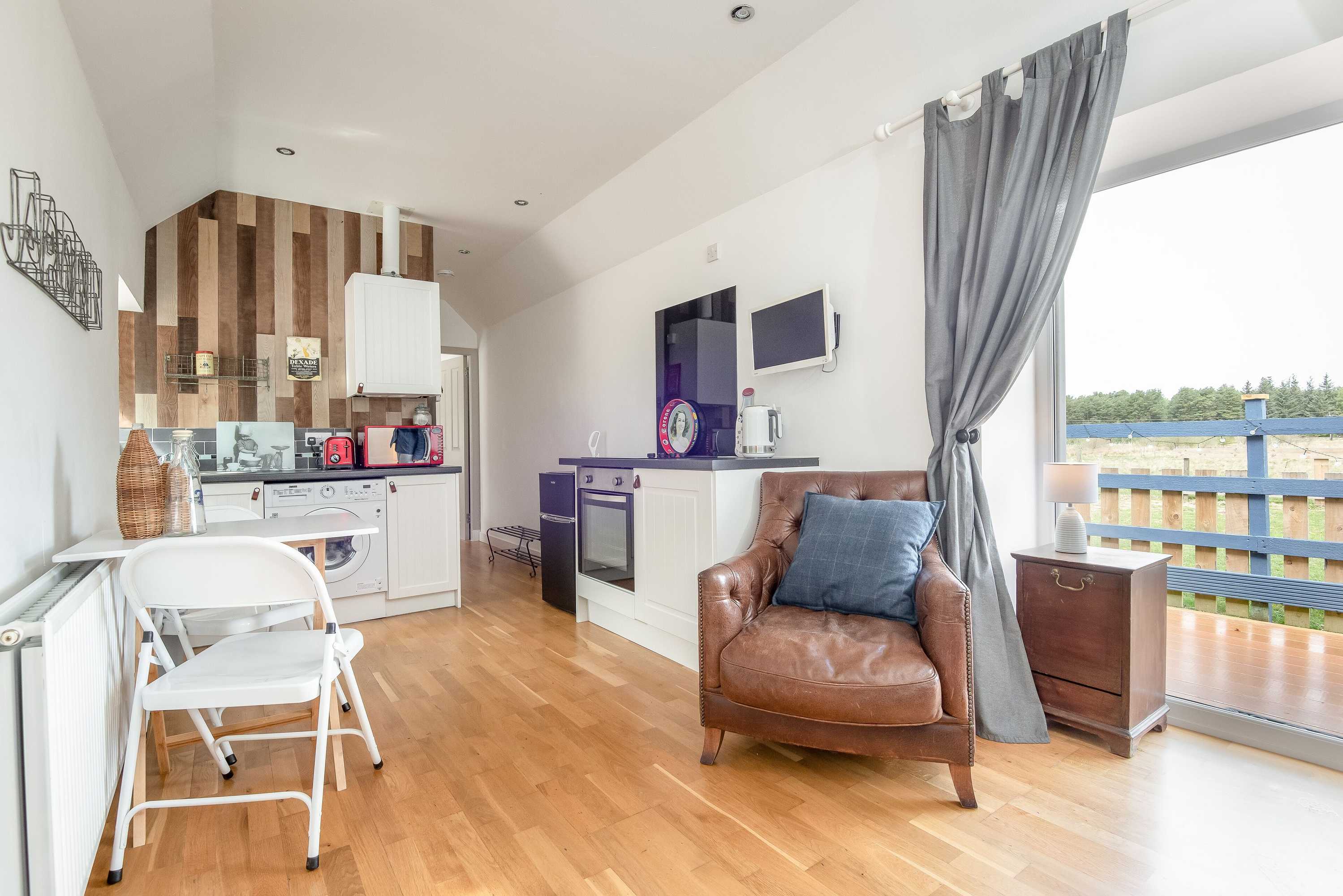 Gift card for Redlands Country Lodge - 3 Apartments With Hot Tubs