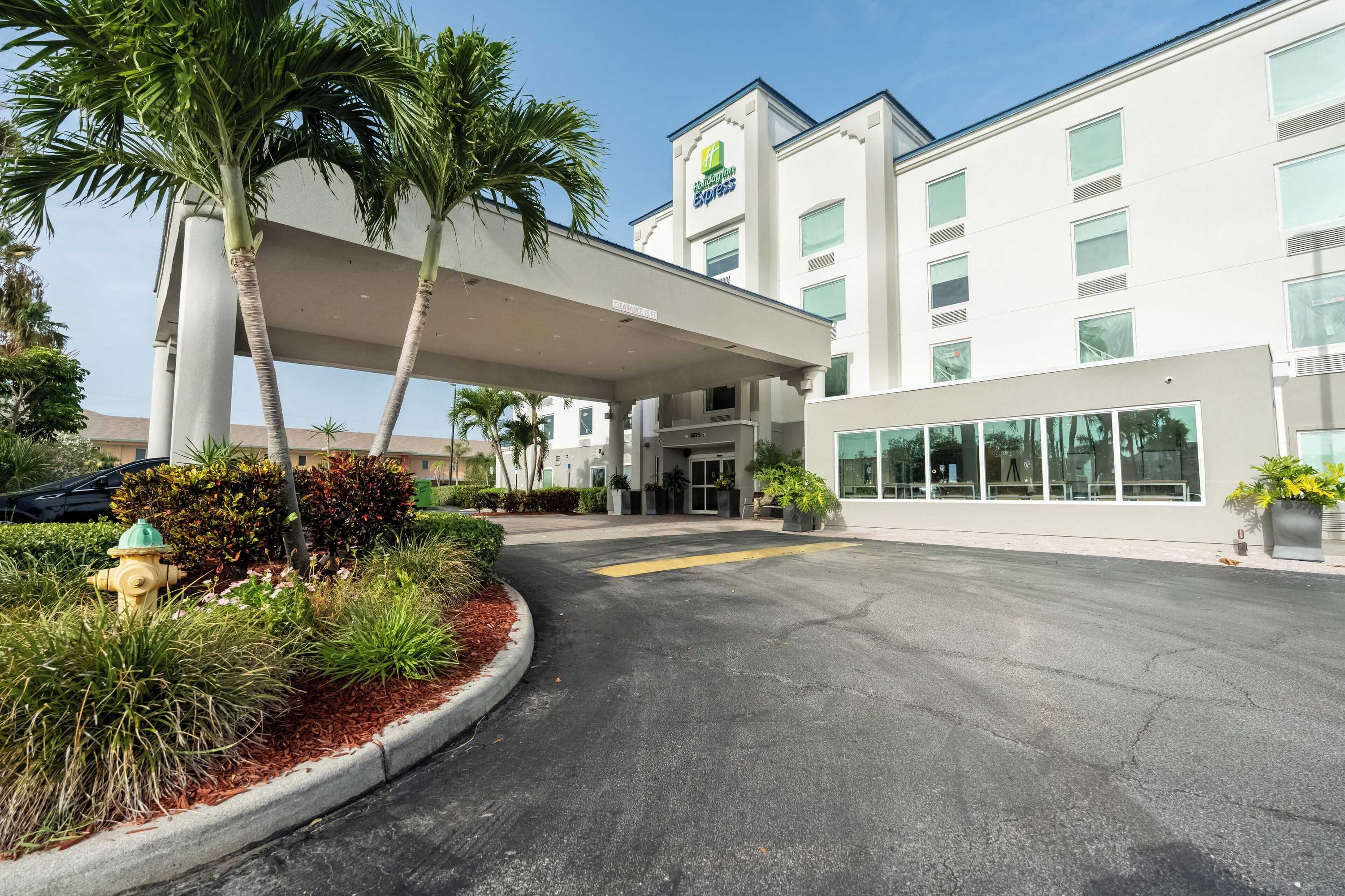 Gift card for Holiday Inn Express Hotels & Suites Cocoa Beach by Ihg Gift card for Holiday Inn Express Hotels & Suites Cocoa Beach by Ihg