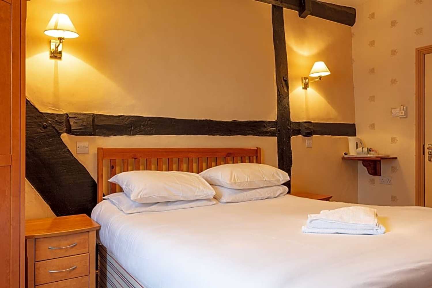 Gift card for The New Inn by Roomsbooked