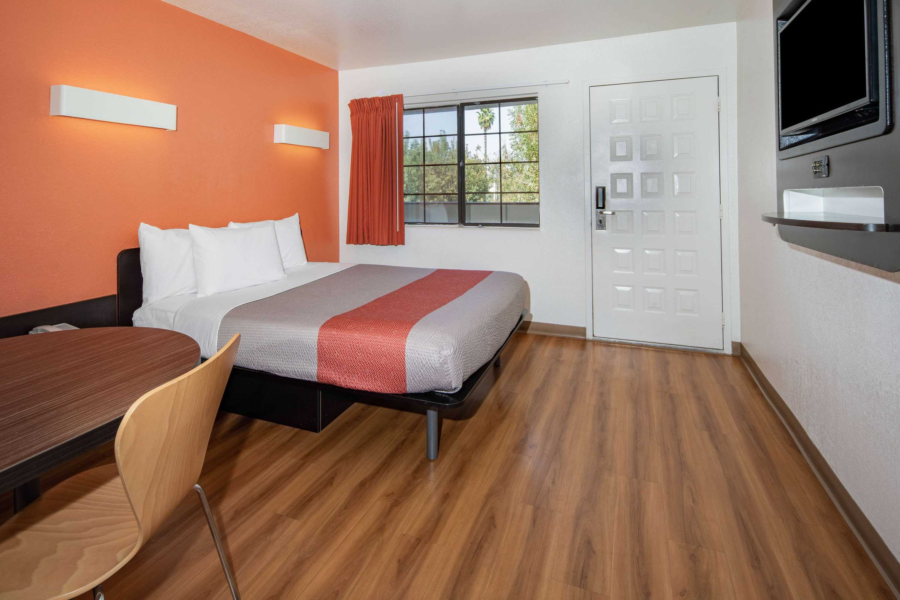 Gift card for Motel 6 Thousand Oaks, CA Gift card for Motel 6 Thousand Oaks, CA
