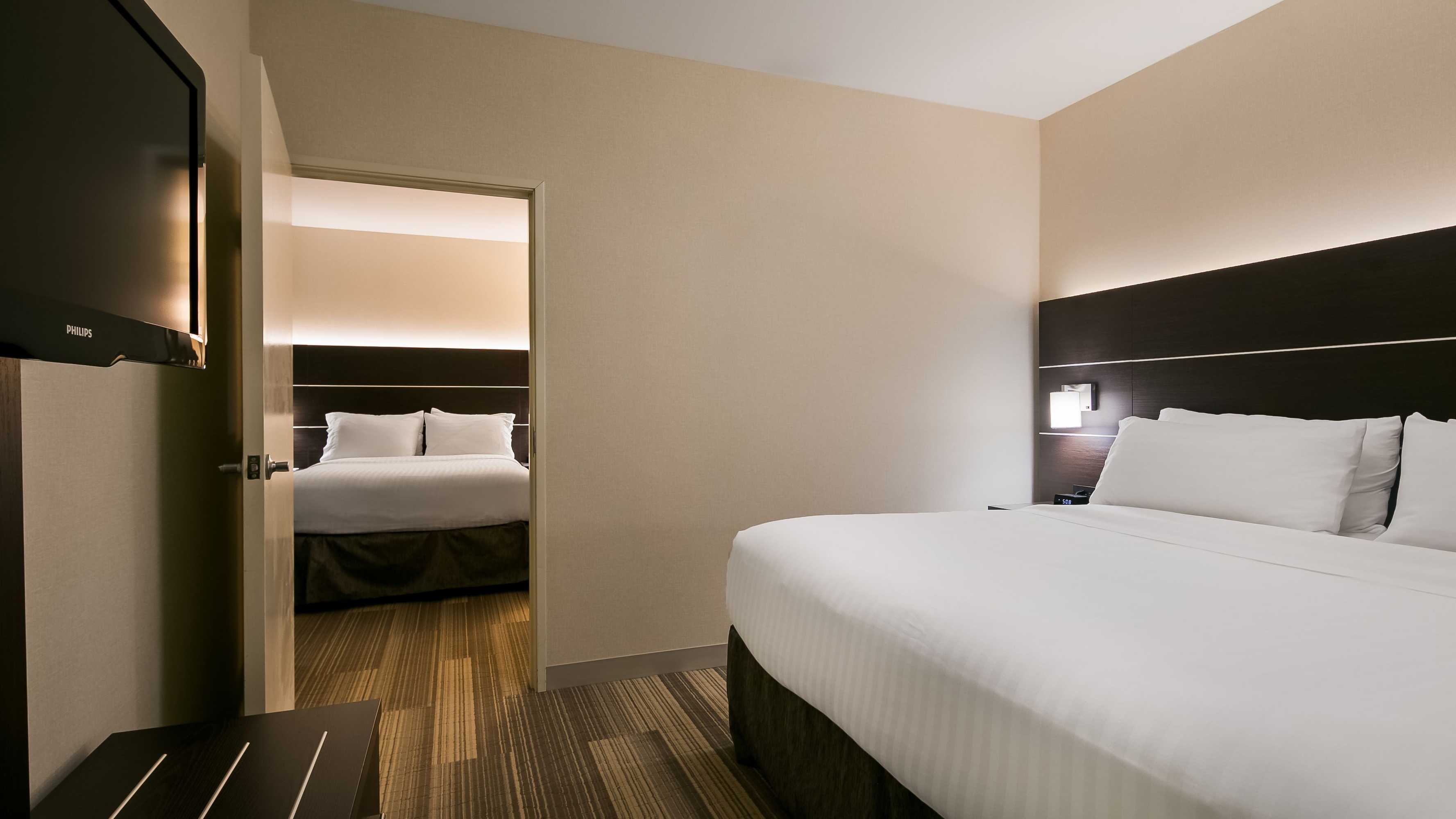 Gift card for Holiday Inn Express & Suites Everett by Ihg Gift card for Holiday Inn Express & Suites Everett by Ihg