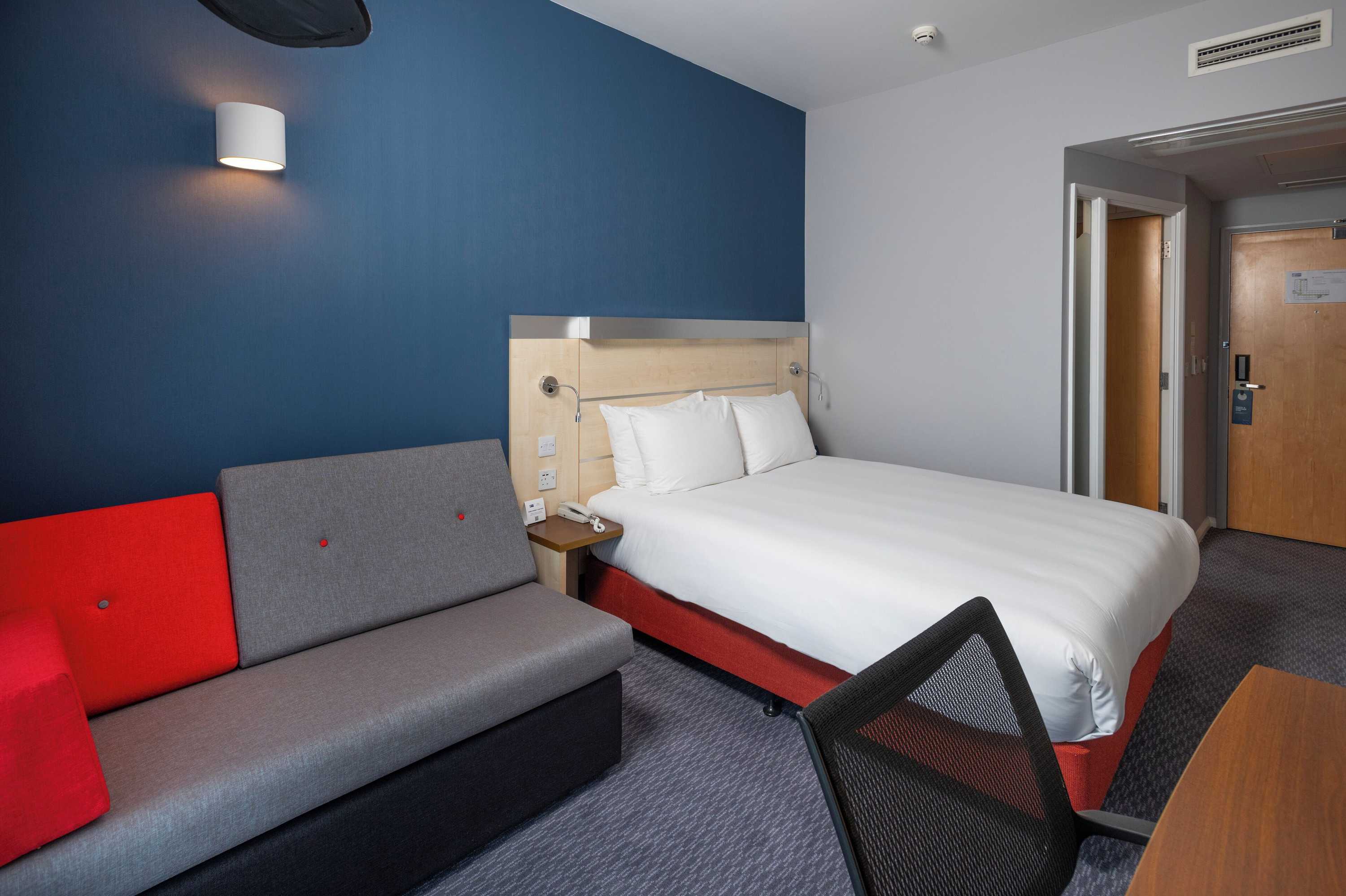 Gift card for Holiday Inn Express Swindon City Centre by Ihg Gift card for Holiday Inn Express Swindon City Centre by Ihg