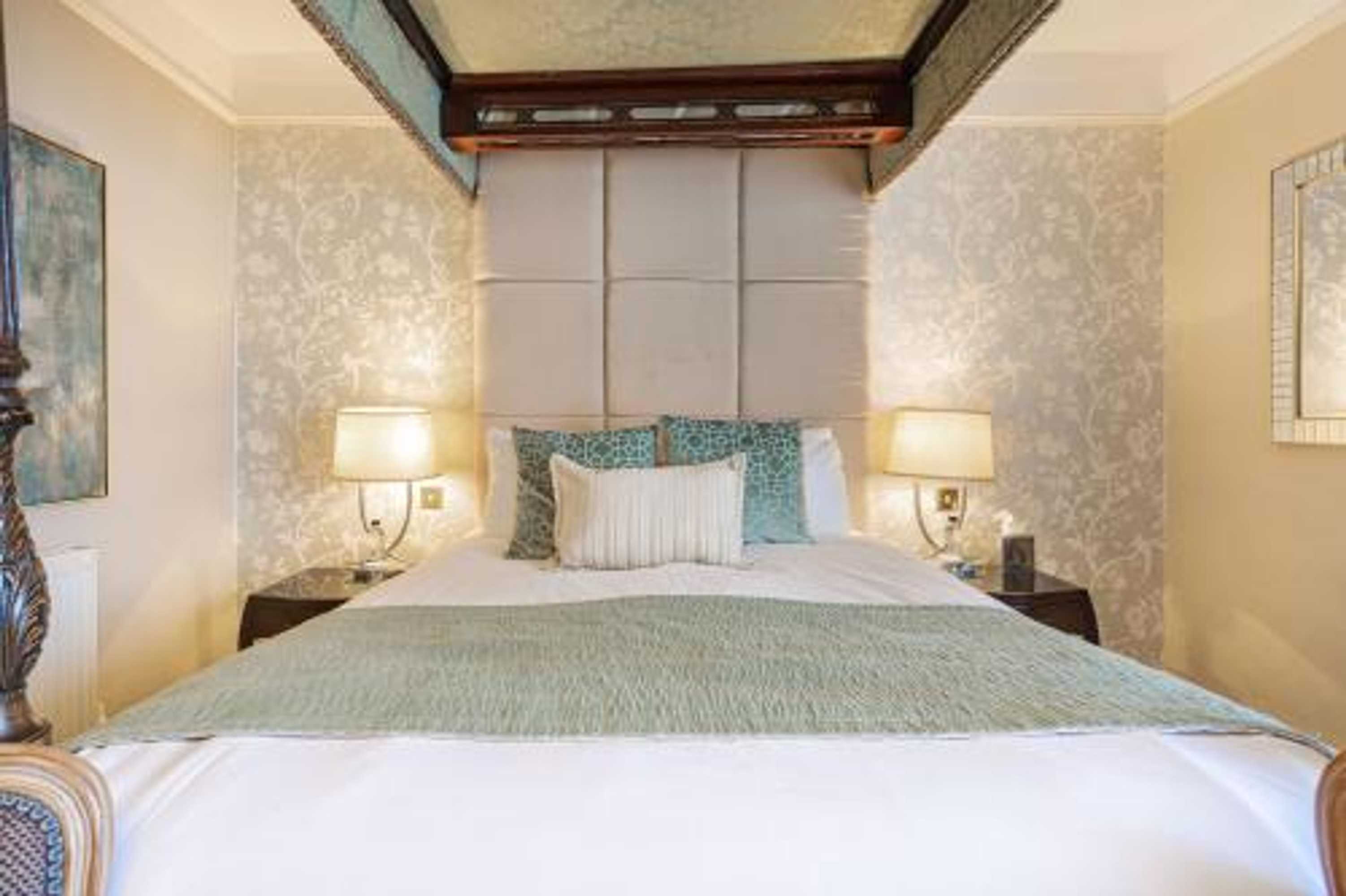 Gift card for The Swan Hotel, Wells, Somerset Gift card for The Swan Hotel, Wells, Somerset