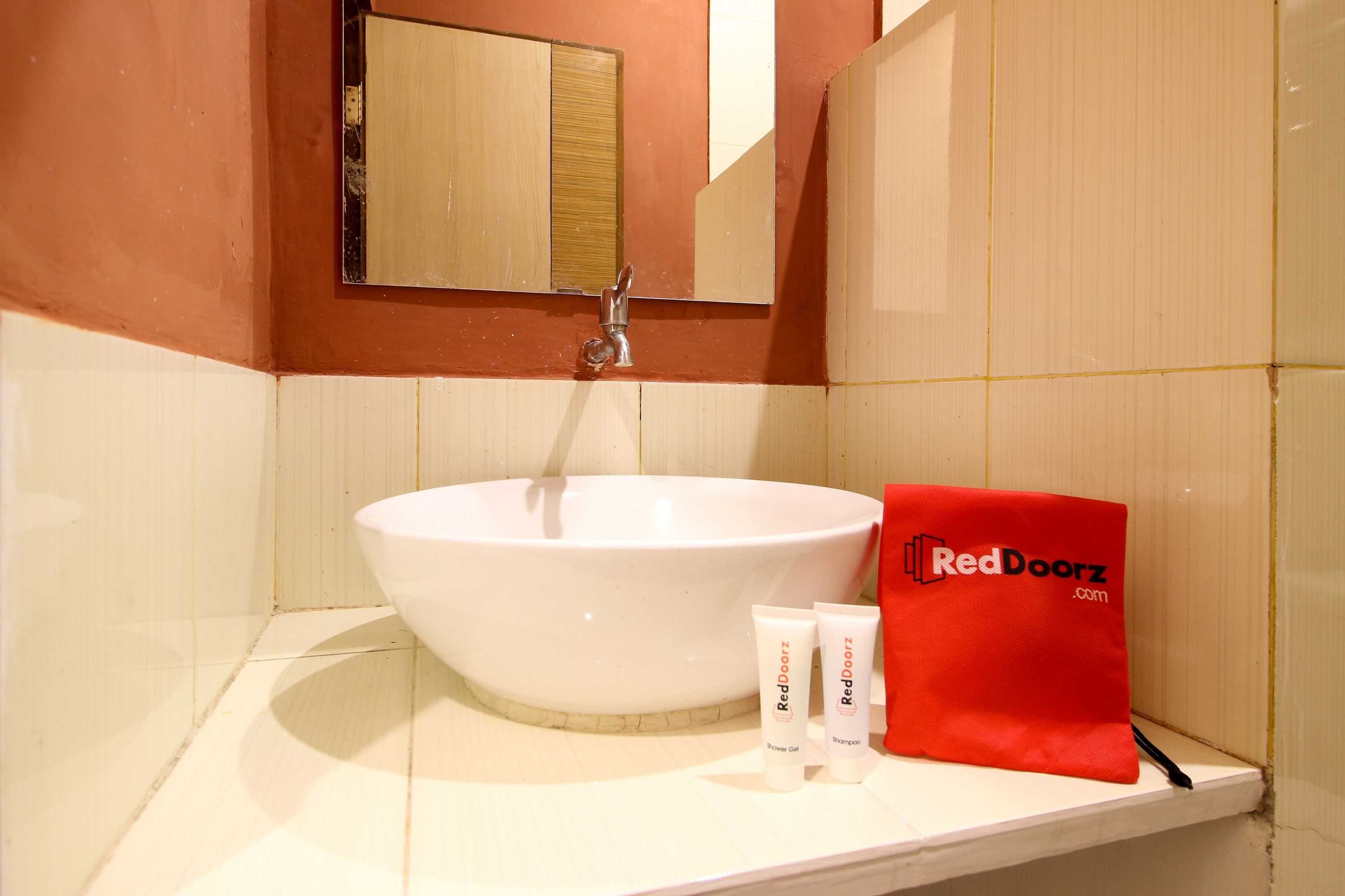 Gift card for Reddoorz Plus @ Jalan Damai 2 Gift card for Reddoorz Plus @ Jalan Damai 2