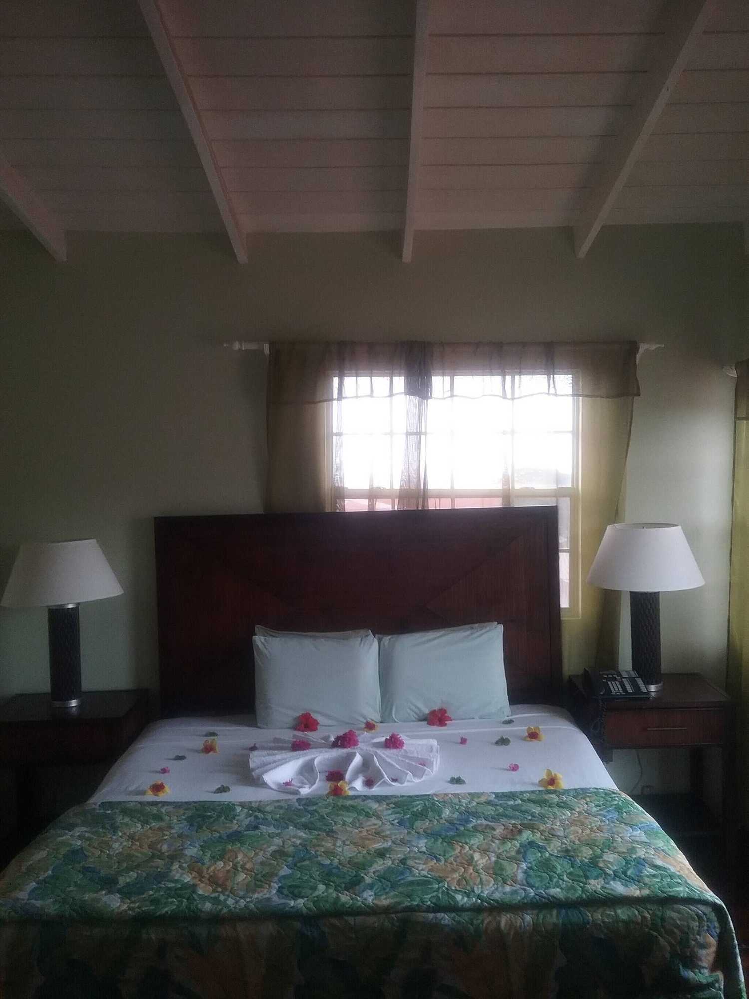 Gift card for Room in Guest Room - Aanola Villas 6b Tranquil Privy Boudoir
