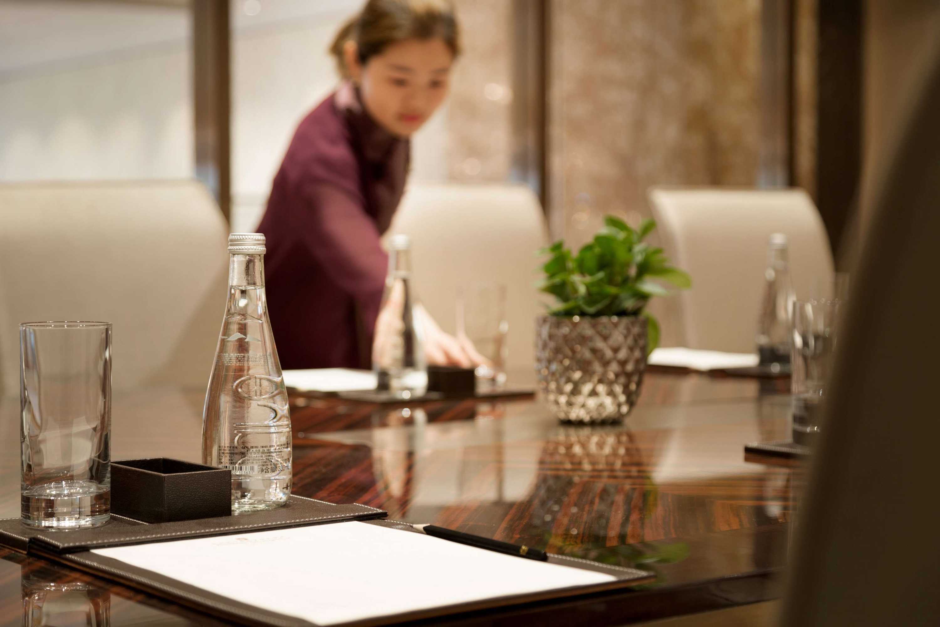 Gift card for Midtown Shangri-La, Hangzhou - Around 5 Minutes Walking Distance to West Lake Gift card for Midtown Shangri-La, Hangzhou - Around 5 Minutes Walking Distance to West Lake