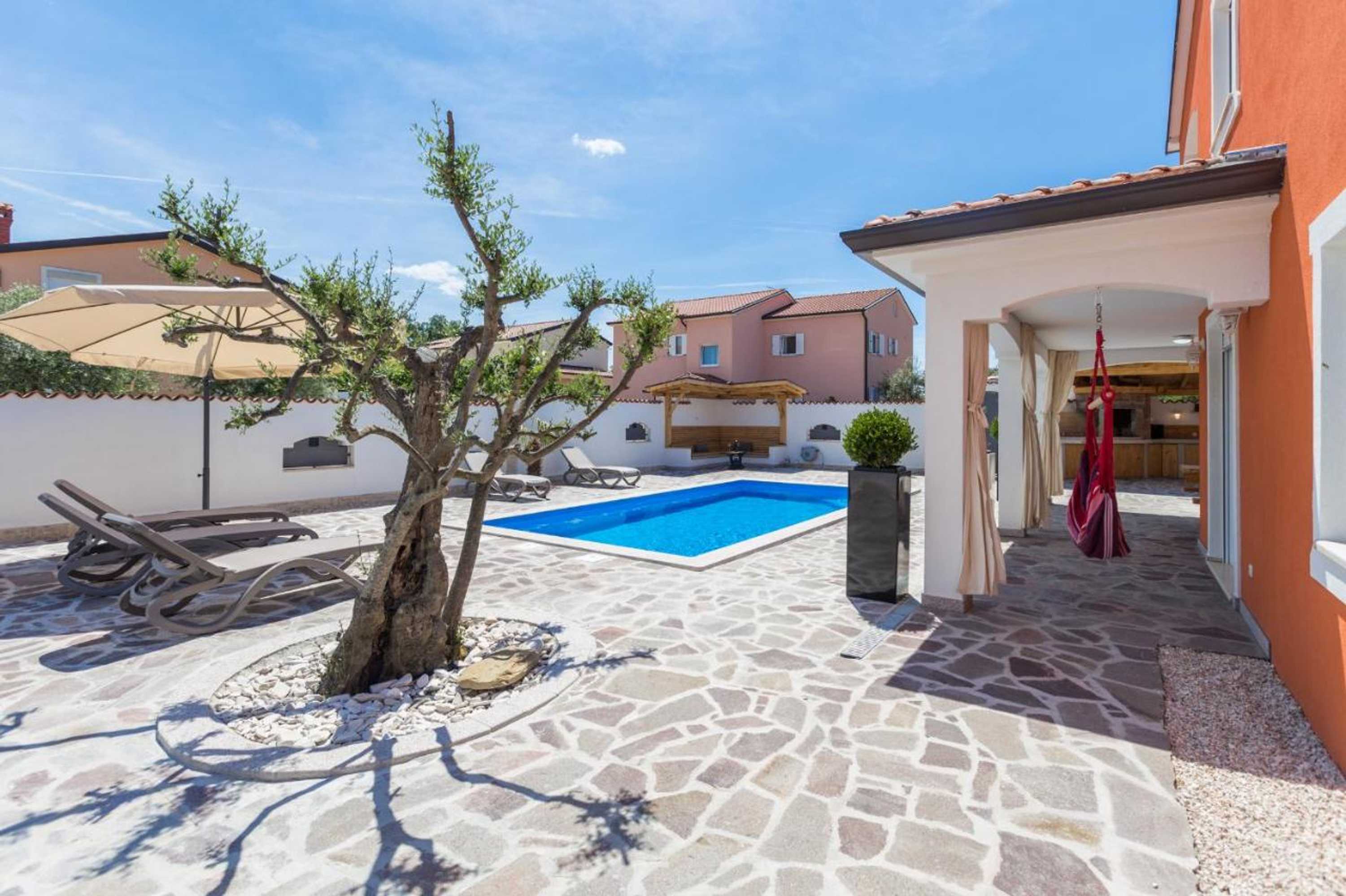 Gift card for Geräumige Villa Deni Mit Pool