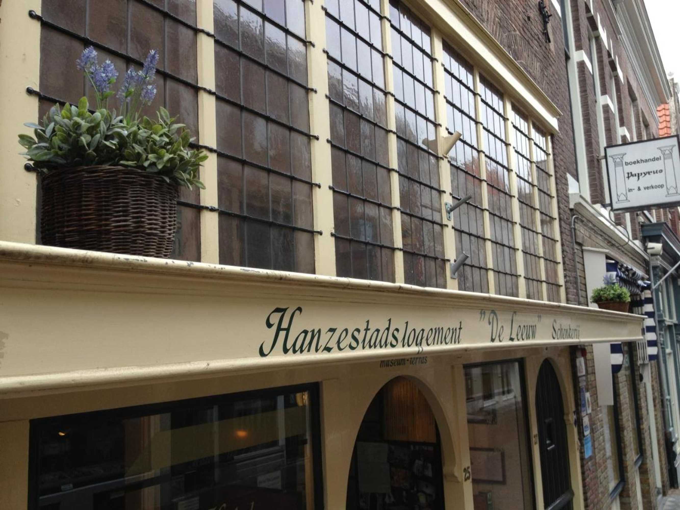 Gift card for Hanzestadslogement De Leeuw, in Het Centrum, Met Een Binnenplaats, Kamers Met Badkamer en Toilet en Een Keukentje