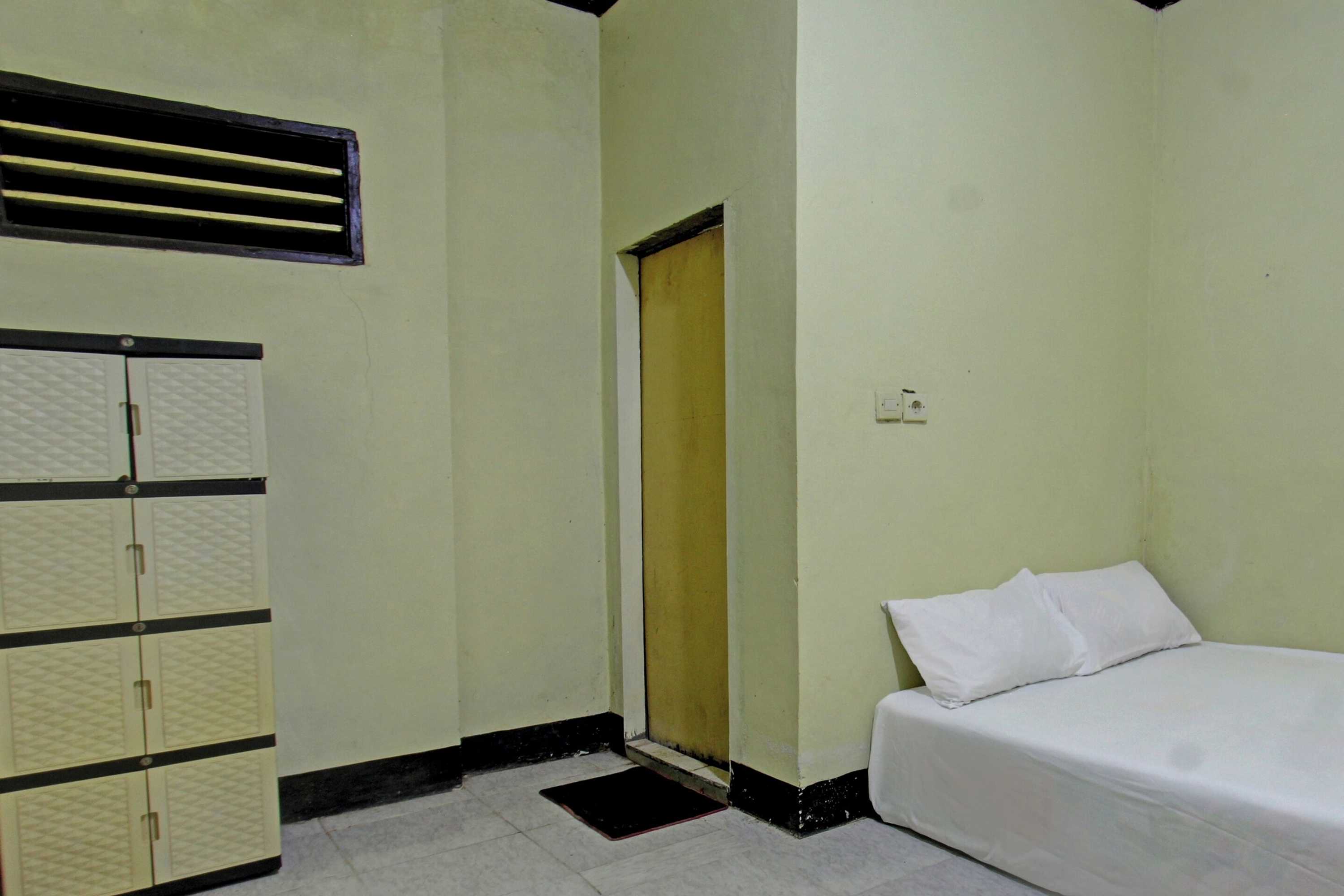 Gift card for Spot ON 92882 Penginapan 3 Bersaudara Near Pasar Sengkol Gift card for Spot ON 92882 Penginapan 3 Bersaudara Near Pasar Sengkol