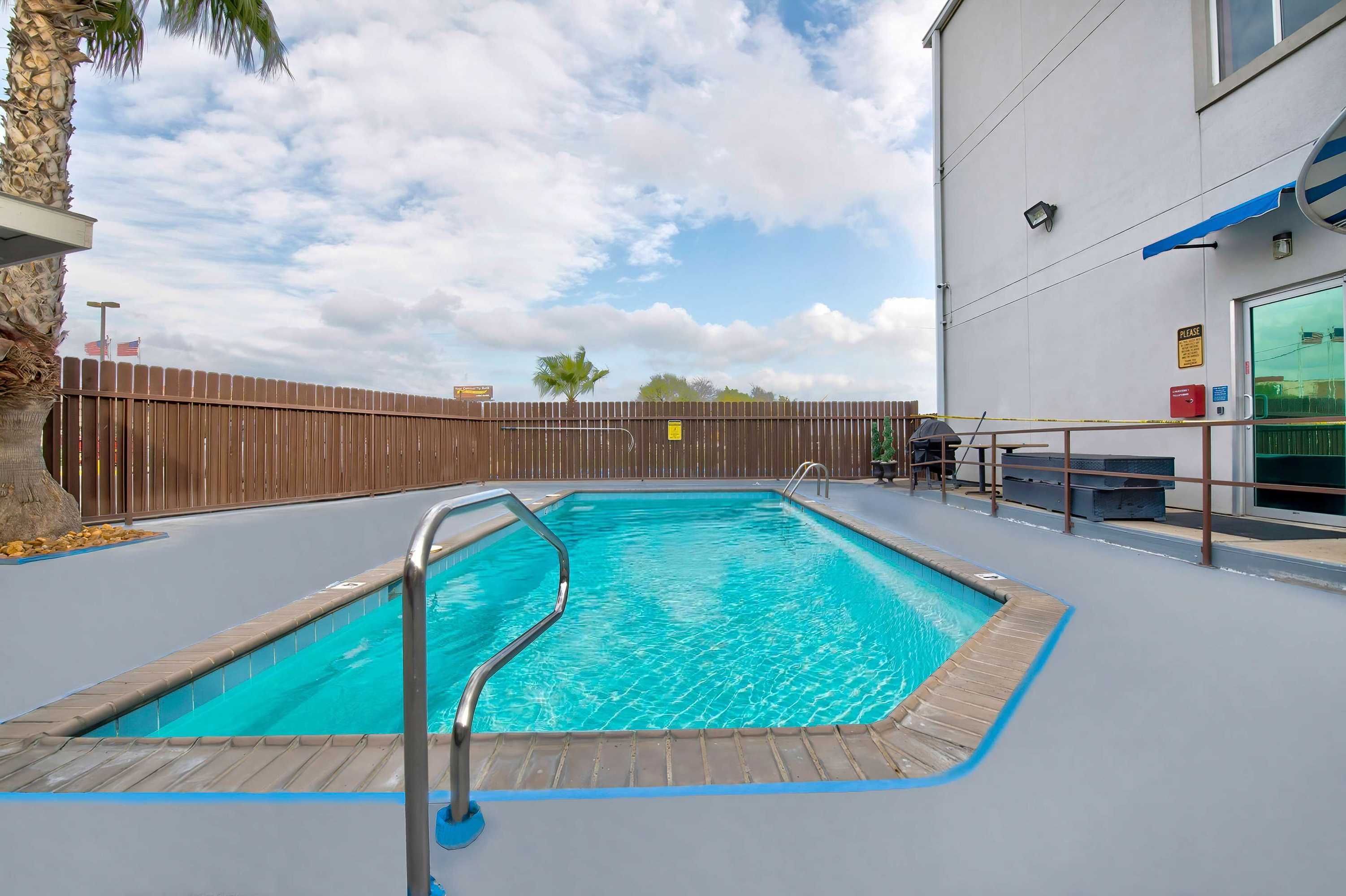 Gift card for Motel 6 Eagle Pass, TX - Lakeside Gift card for Motel 6 Eagle Pass, TX - Lakeside