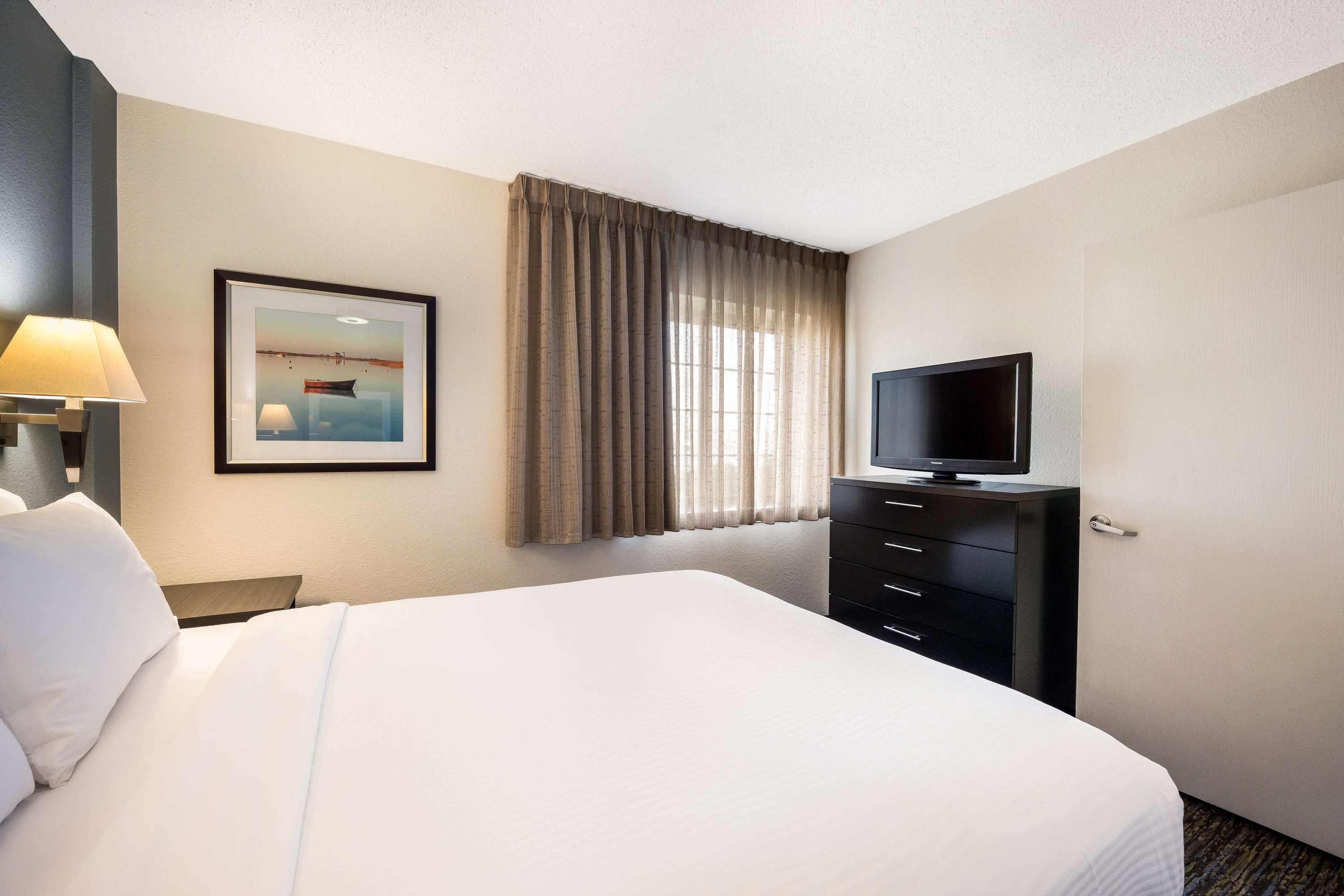 Gift card for Sonesta Simply Suites Chicago O'hare Airport Gift card for Sonesta Simply Suites Chicago O'hare Airport
