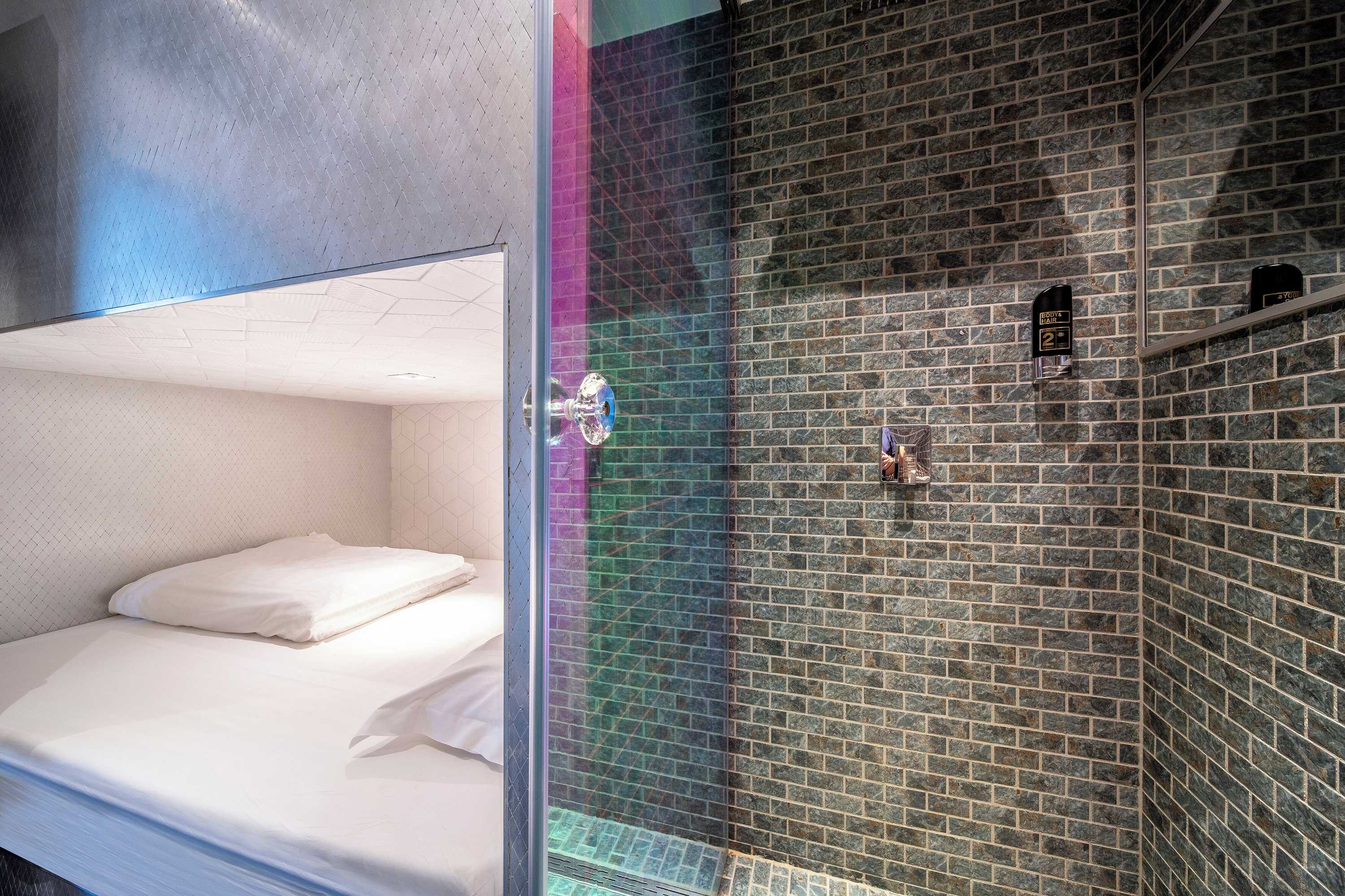 Gift card for Diamond Capsule Hotel Amsterdam South Gift card for Diamond Capsule Hotel Amsterdam South