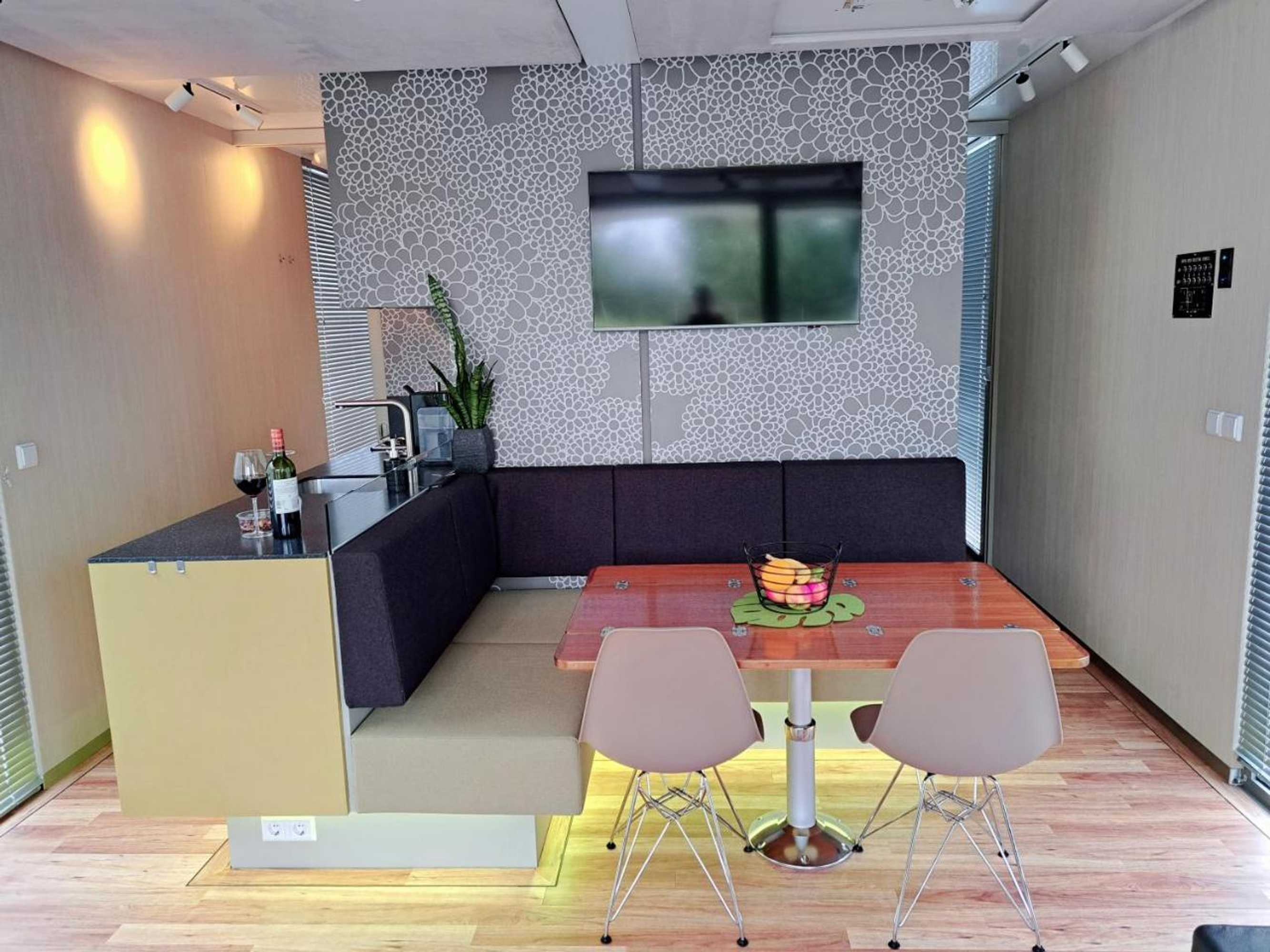 Gift card for Aquahome - NP de Biesbosch - Bijzonder Overnachten op Een Houseboat!