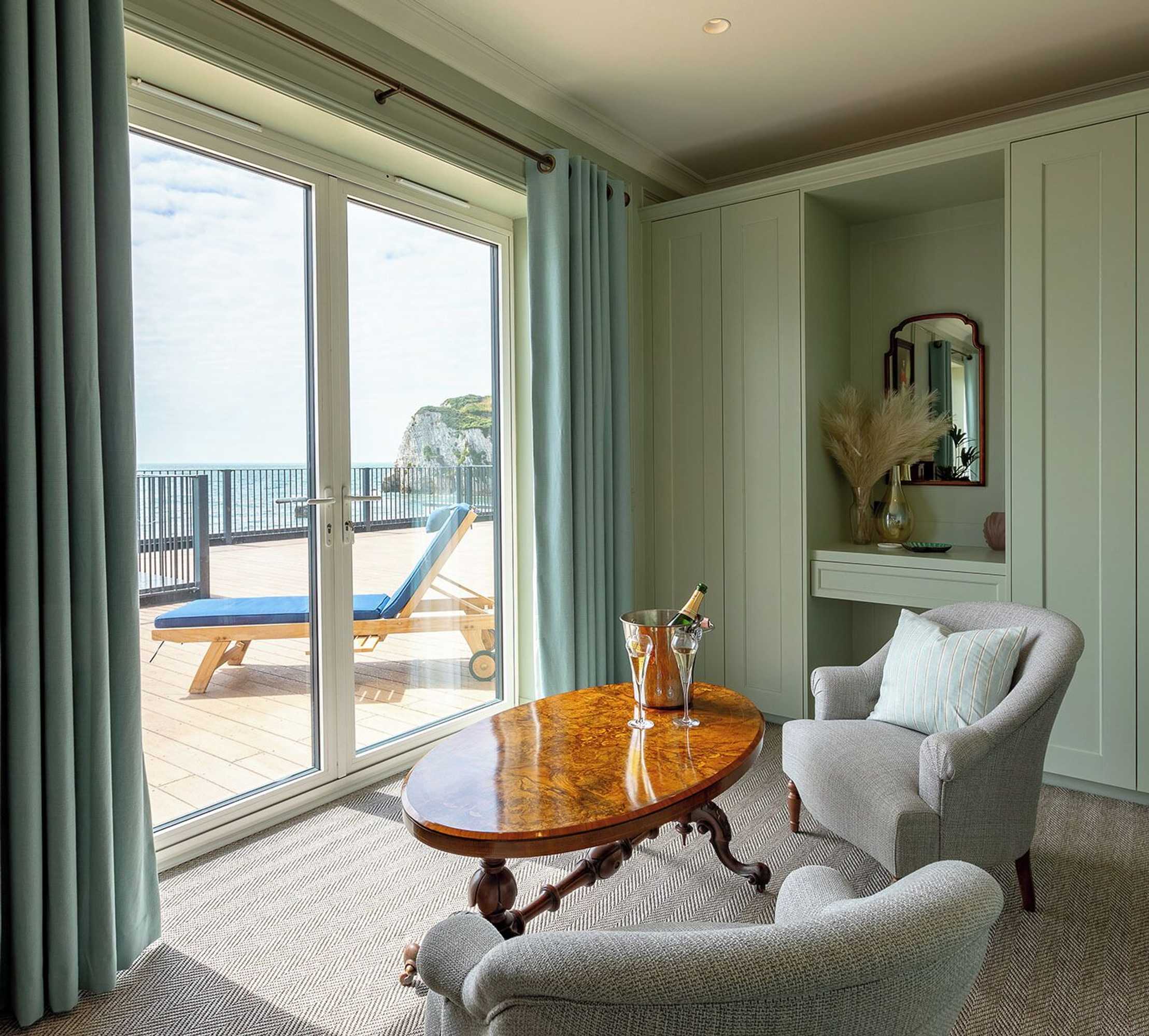 Gift card for Albion Hotel - Freshwater Bay Gift card for Albion Hotel - Freshwater Bay