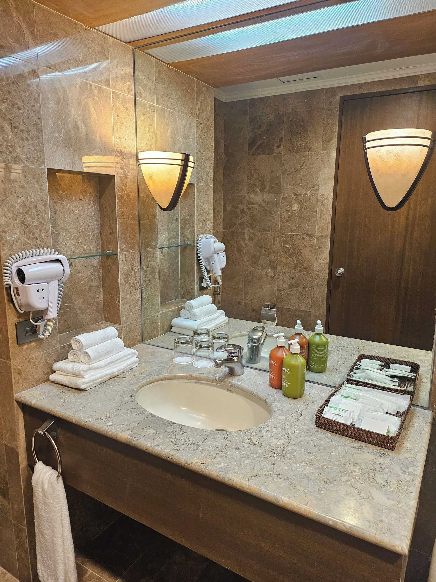 Gift card for Holiday Inn & Suites Batangas Limapark by Ihg Gift card for Holiday Inn & Suites Batangas Limapark by Ihg