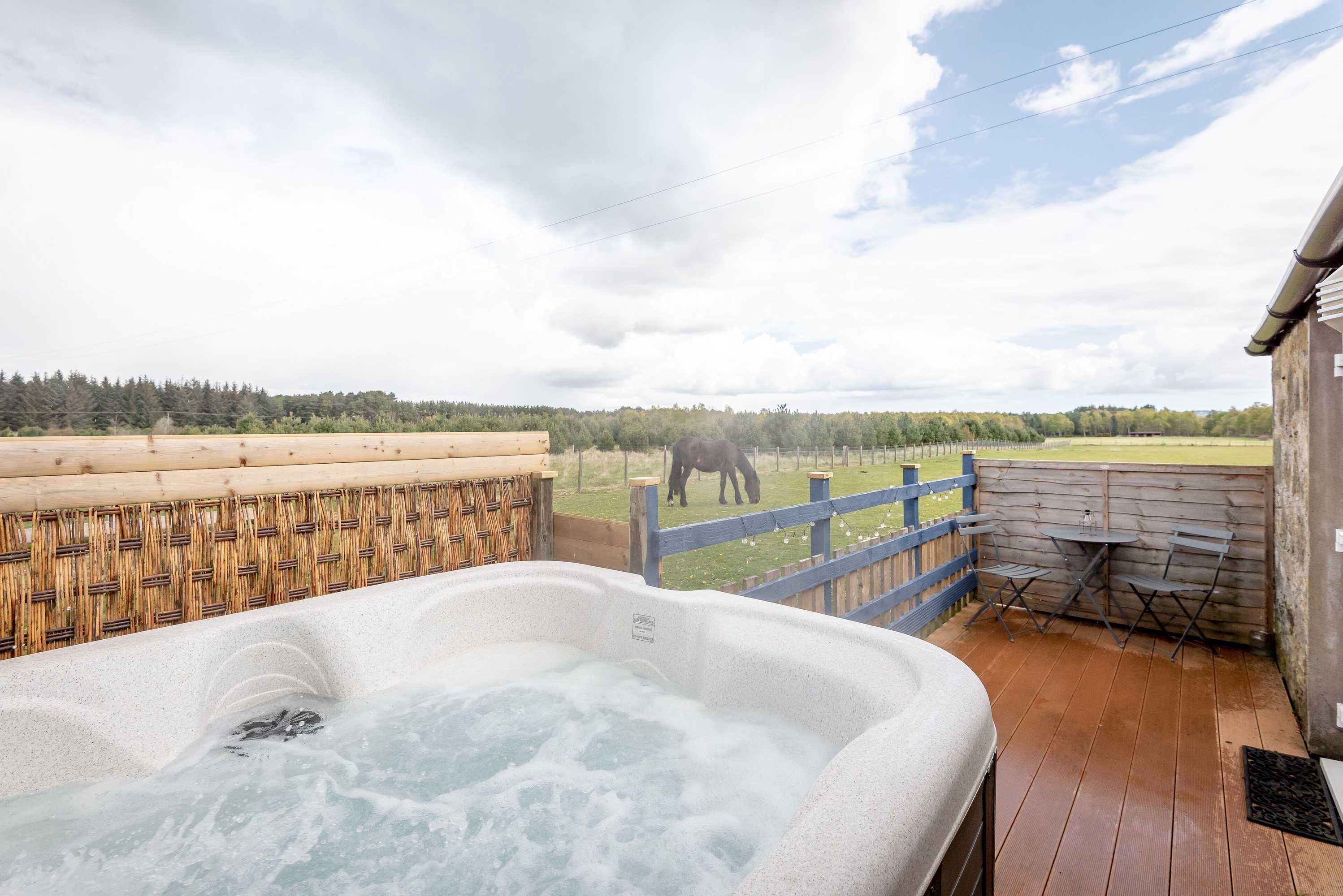 Gift card for Redlands Country Lodge - 3 Apartments With Hot Tubs