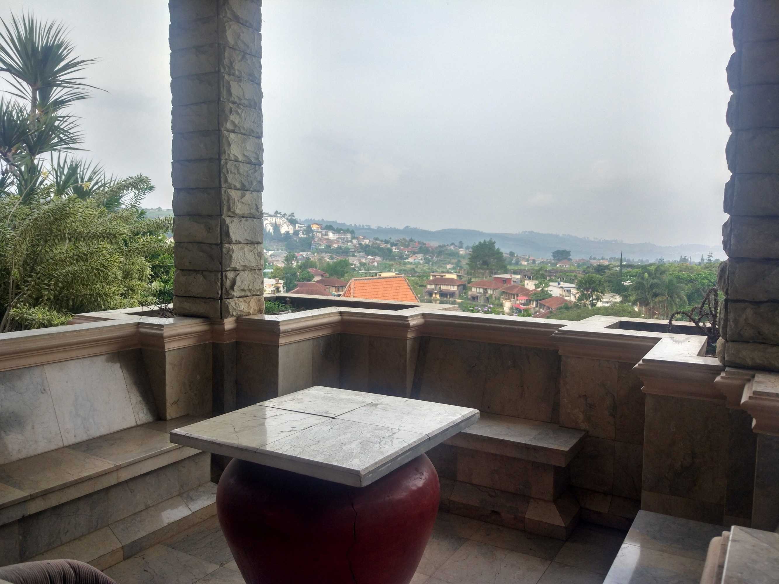 Gift card for Villa Beverly Hills Puncak For 50 Pax Gift card for Villa Beverly Hills Puncak For 50 Pax