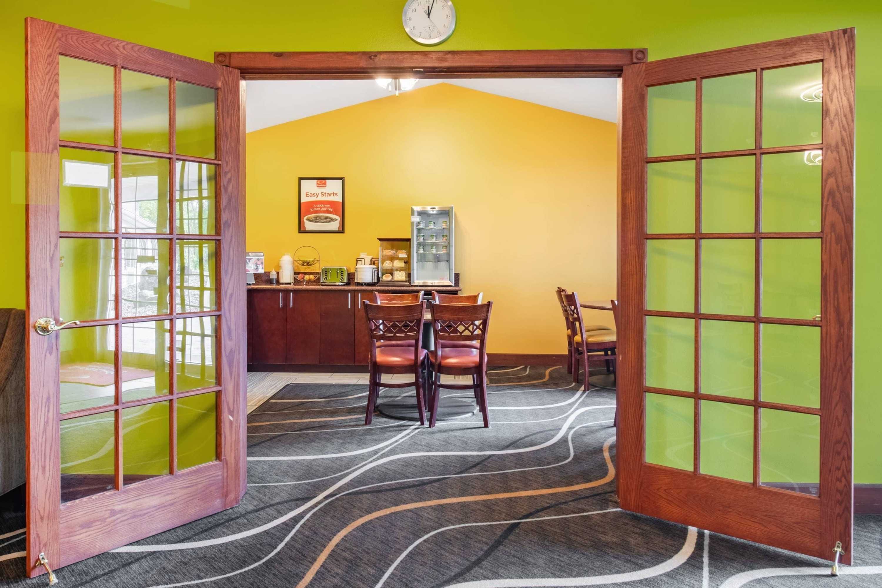 Gift card for Econo Lodge Inn & Suites Eau Claire South