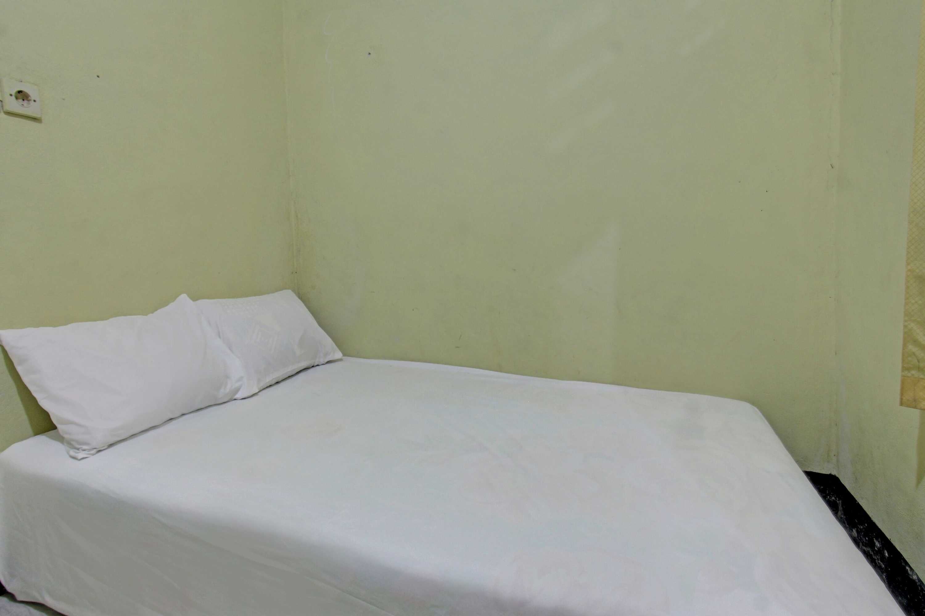 Gift card for Spot ON 92882 Penginapan 3 Bersaudara Near Pasar Sengkol Gift card for Spot ON 92882 Penginapan 3 Bersaudara Near Pasar Sengkol