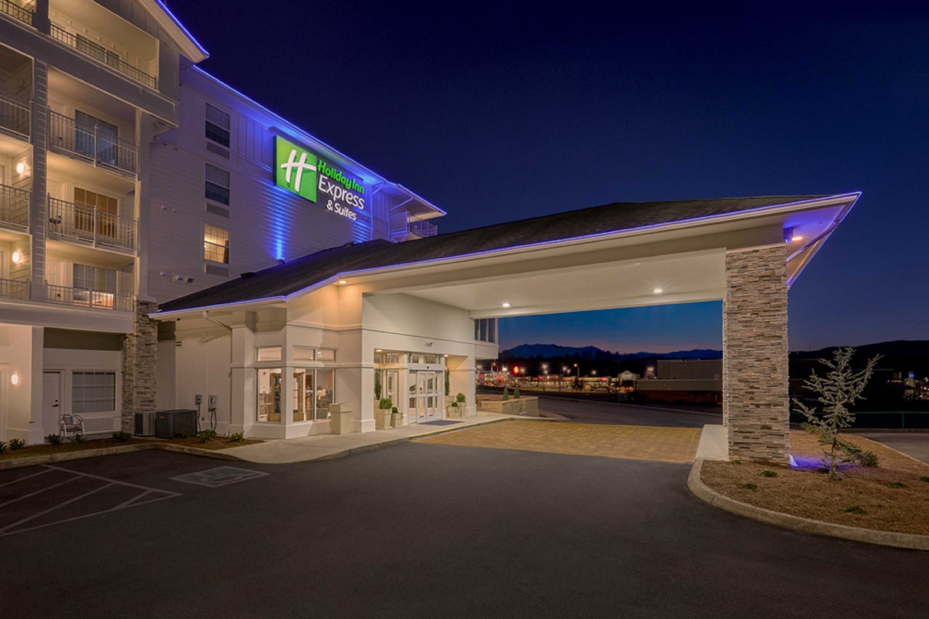 Gift card for Holiday Inn Express And Suites Pigeon Forge Sevierville by Ihg Gift card for Holiday Inn Express And Suites Pigeon Forge Sevierville by Ihg