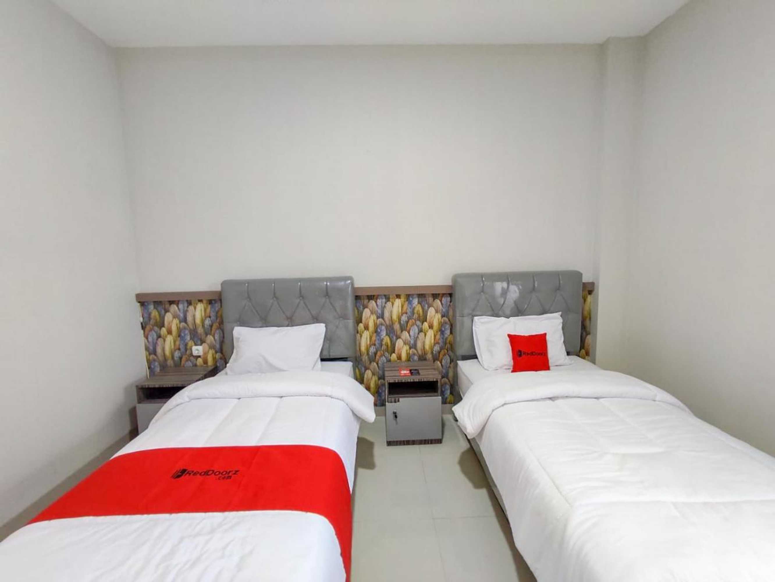 Gift card for Reddoorz Syariah Near Gor Satria Area Gift card for Reddoorz Syariah Near Gor Satria Area