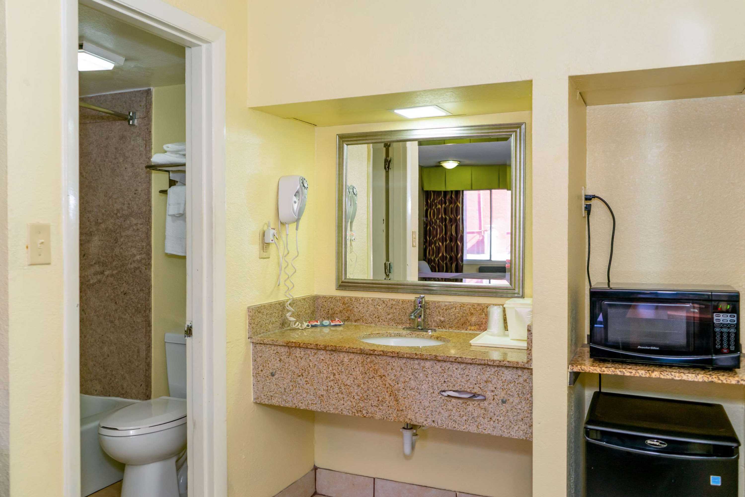 Gift card for Econo Lodge Weldon - Roanoke Rapids Gift card for Econo Lodge Weldon - Roanoke Rapids