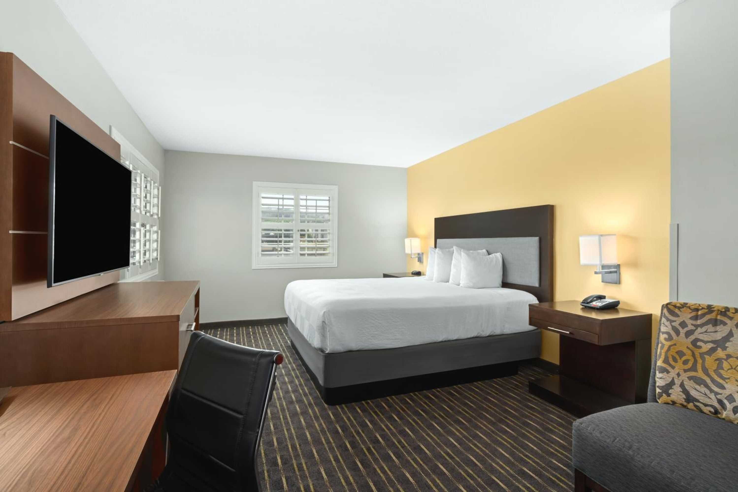 Gift card for Hotel Aura Sfo Airport Free Shuttle Gift card for Hotel Aura Sfo Airport Free Shuttle
