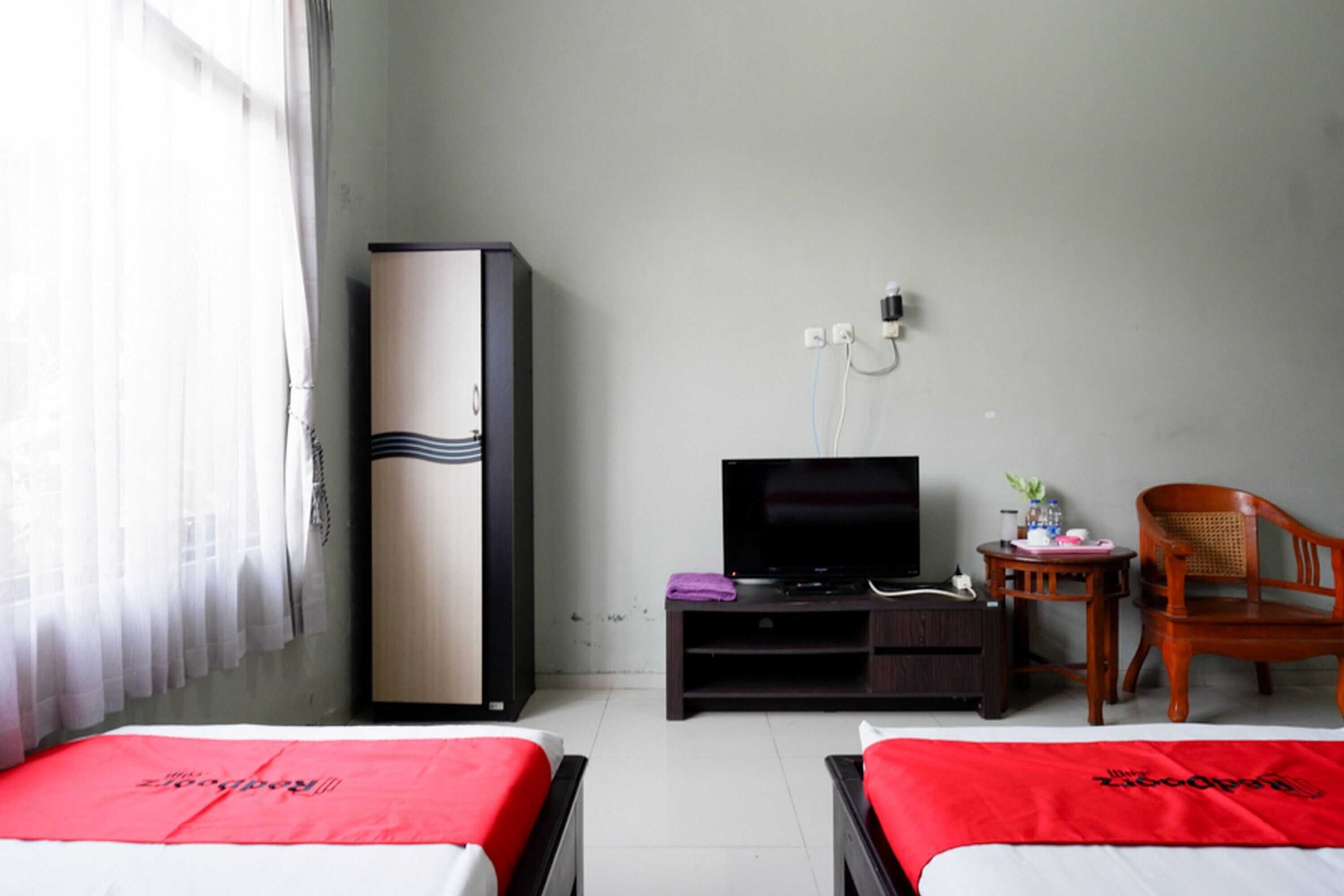 Gift card for Reddoorz Syariah Near Menara Kudus Gift card for Reddoorz Syariah Near Menara Kudus