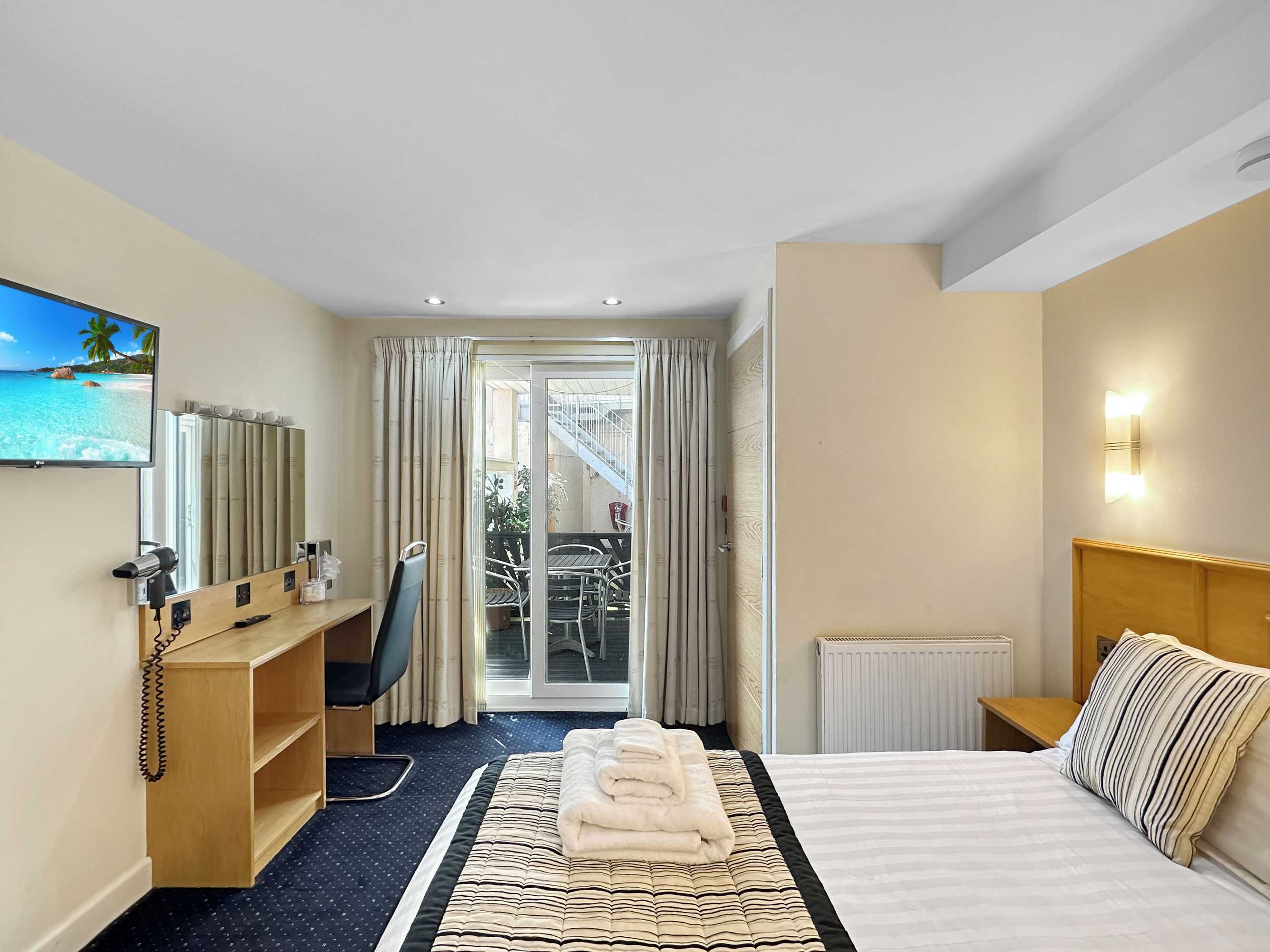 Gift card for Queens Mansions: Lakeland Suite