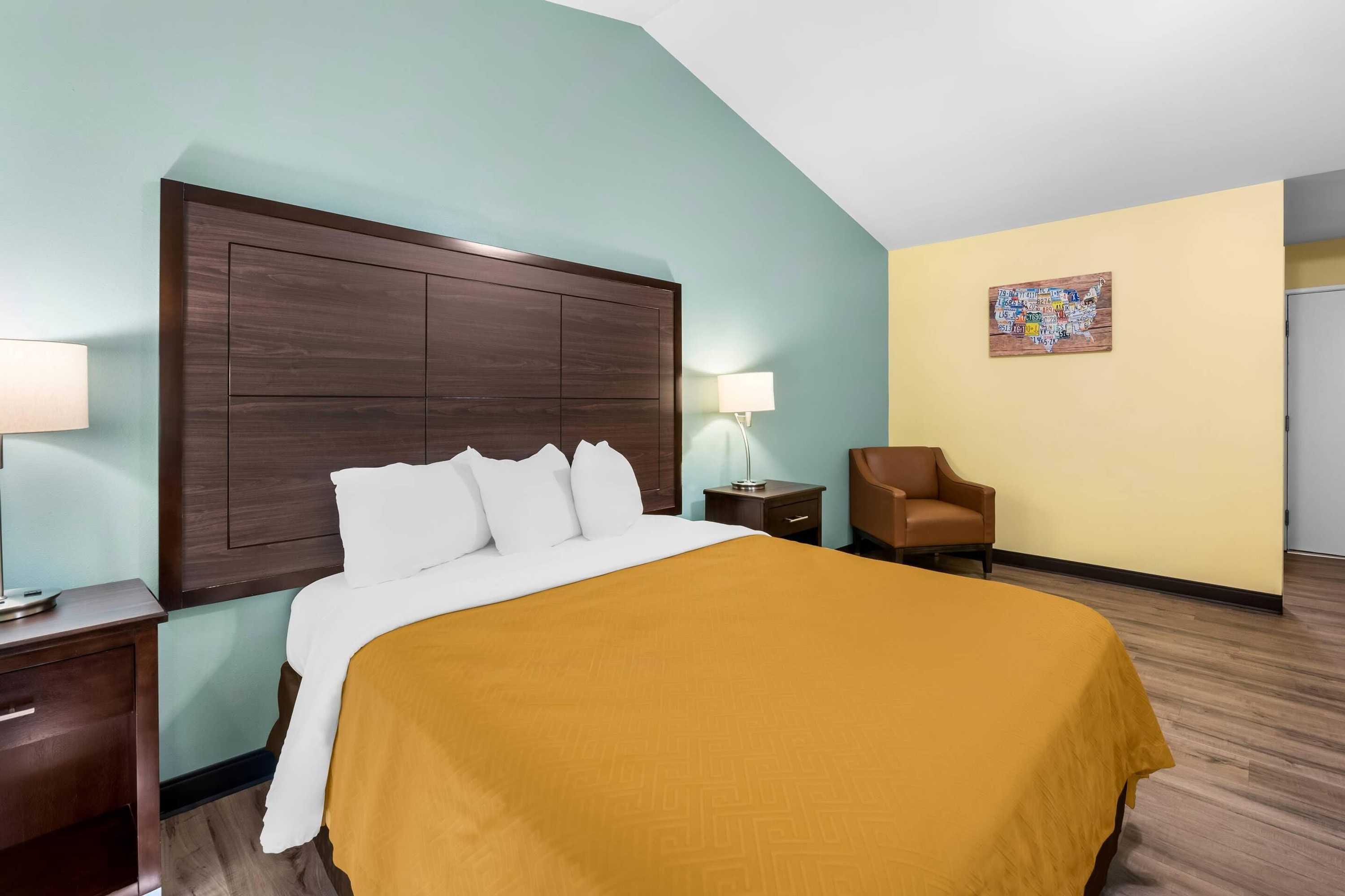 Gift card for Econo Lodge Inn & Suites Eau Claire South