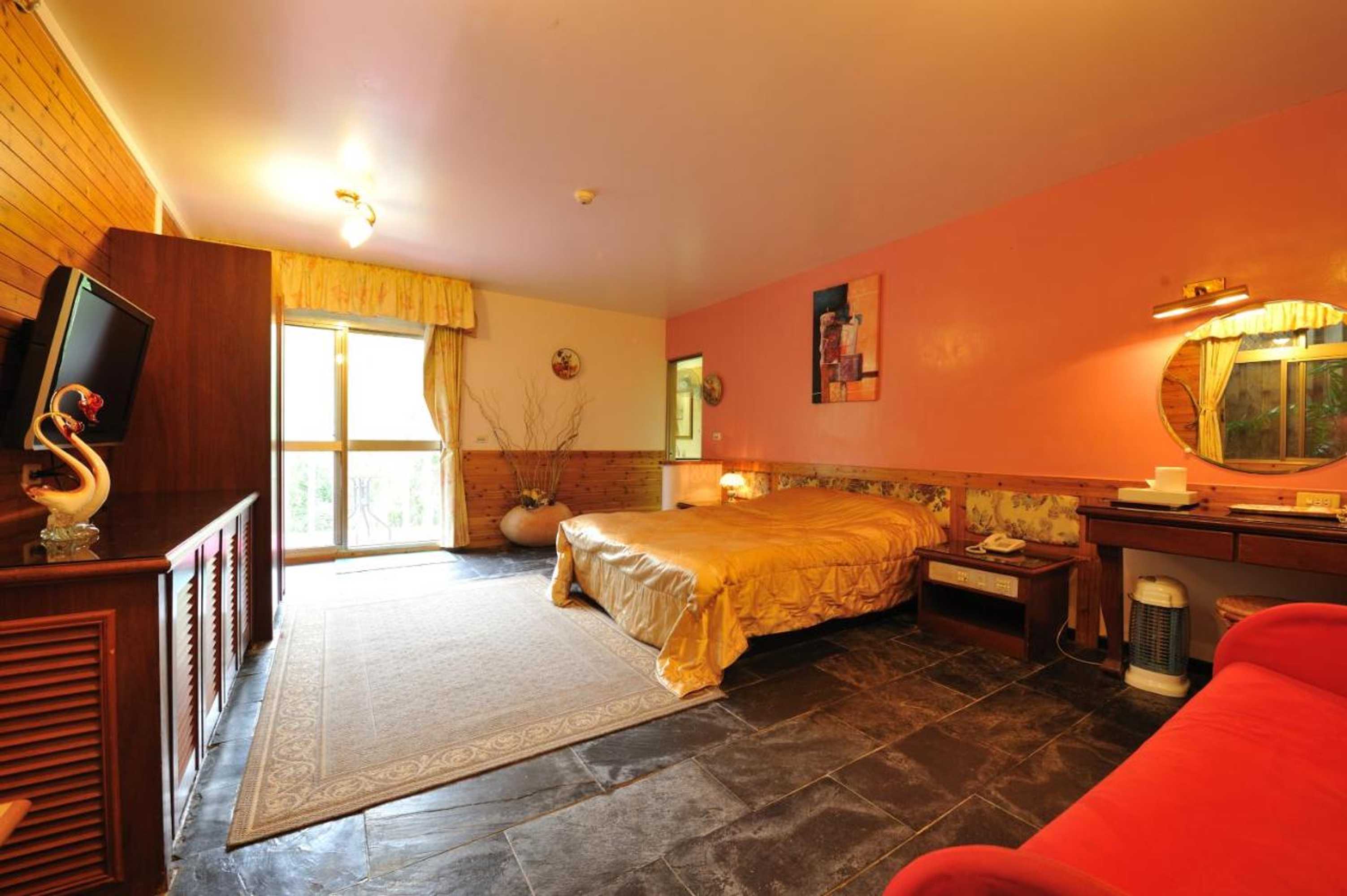 Gift card for Shinmingshan Holiday Inn