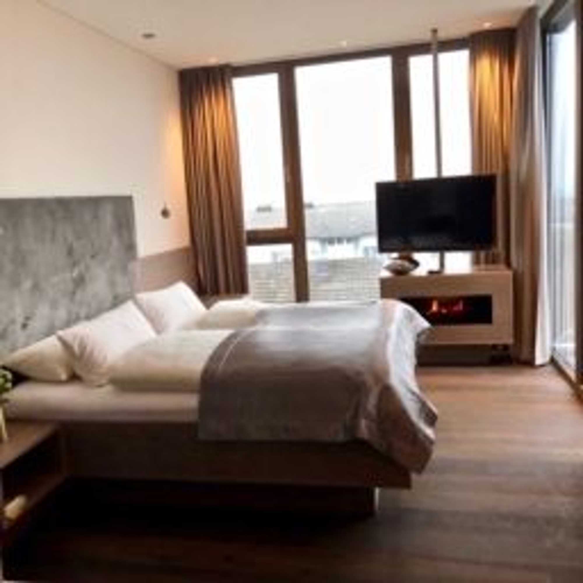 Gift card for Hirschen - Stadthotel **** Individuelles Wohnen & Speisen Gift card for Hirschen - Stadthotel **** Individuelles Wohnen & Speisen