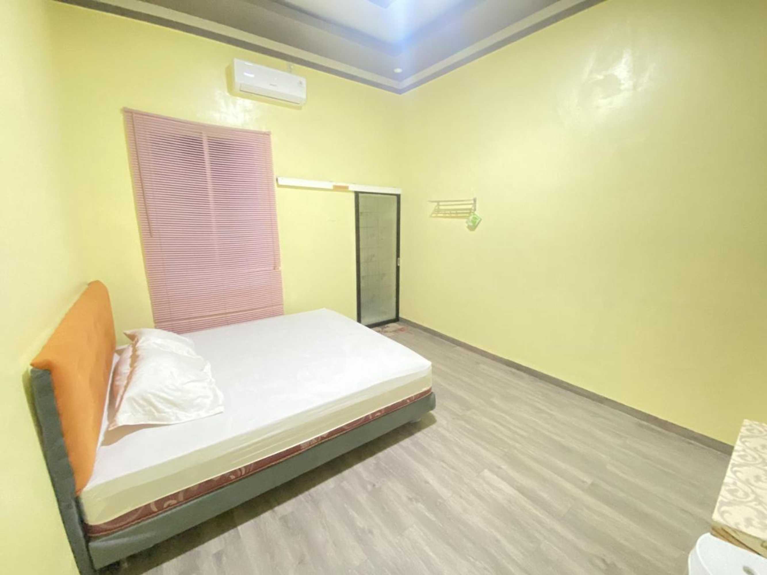 Gift card for Homestay RN Near Taman Bambu Runcing Polewali Mitra Reddoorz