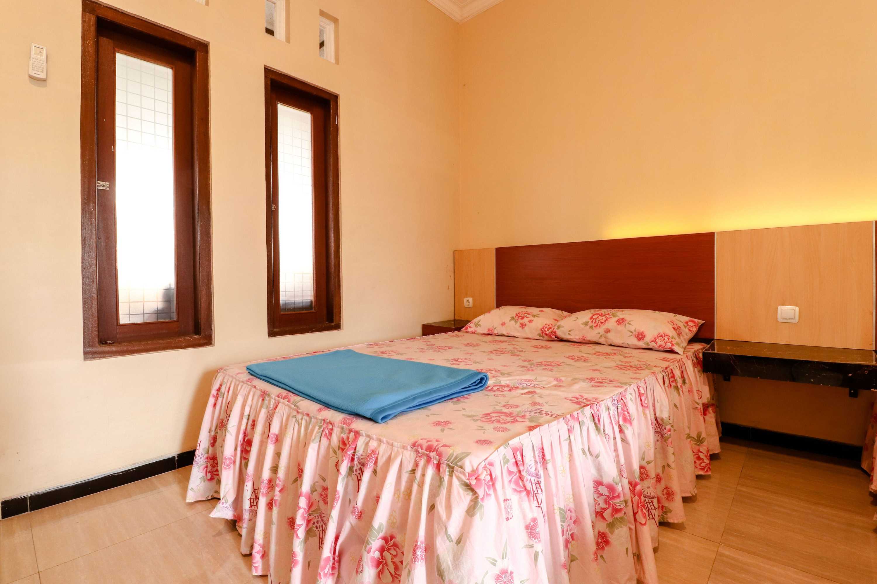 Gift card for Oyo 898 Joglo Family Hotel & Homestay Gift card for Oyo 898 Joglo Family Hotel & Homestay