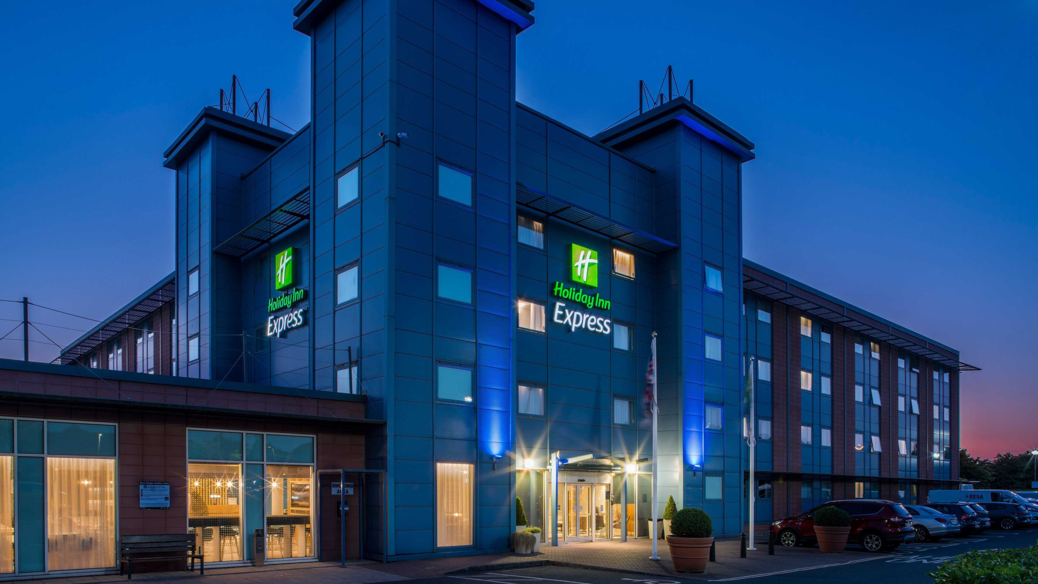 Gift card for Holiday Inn Express Oxford-Kassam Stadium by Ihg Gift card for Holiday Inn Express Oxford-Kassam Stadium by Ihg
