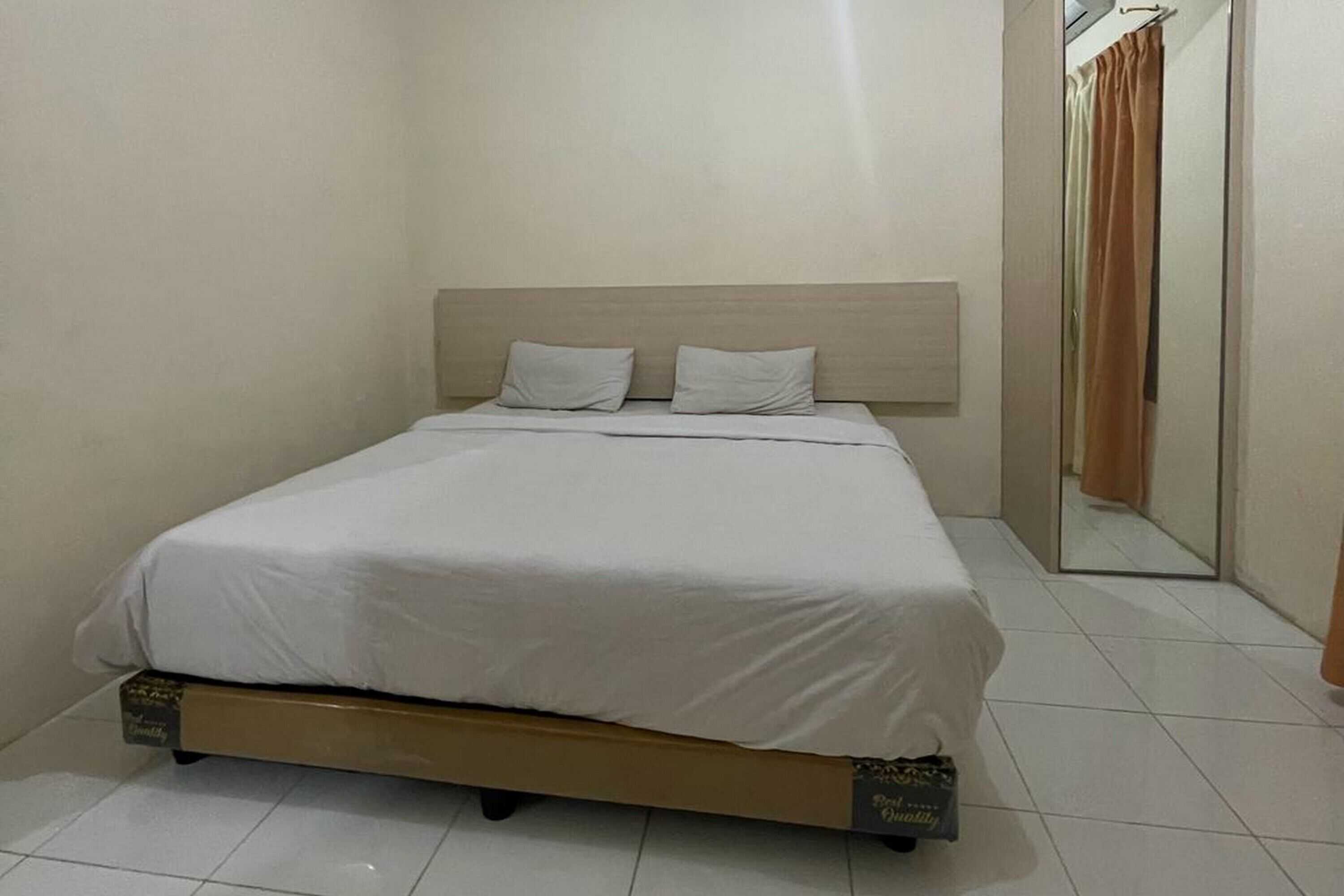 Gift card for Oyo 93502 Homestay Pakmuklis Syariah 2 Near Taman Mini Lhokseumawe