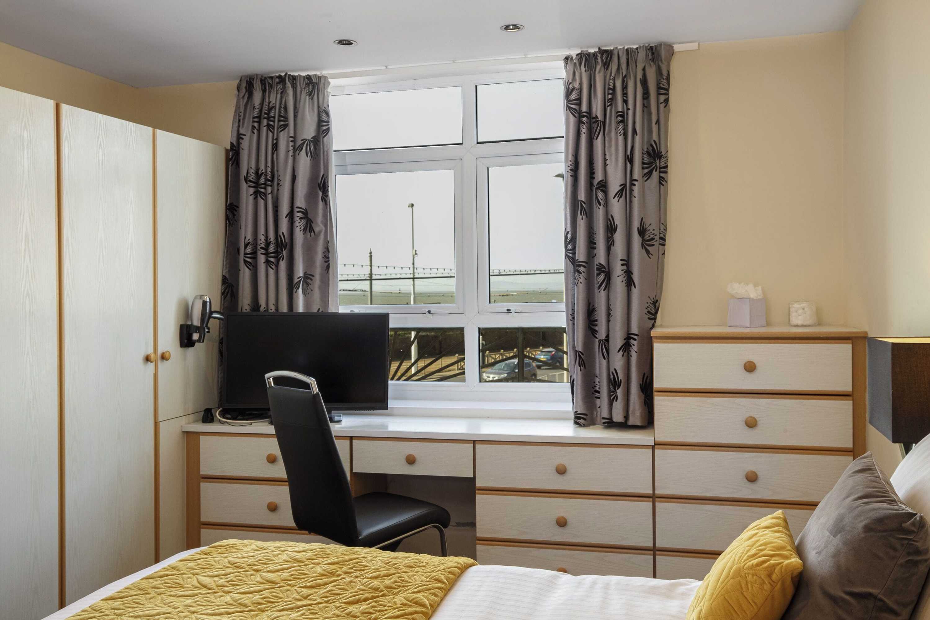 Gift card for Queens Mansions: Lakeland Suite