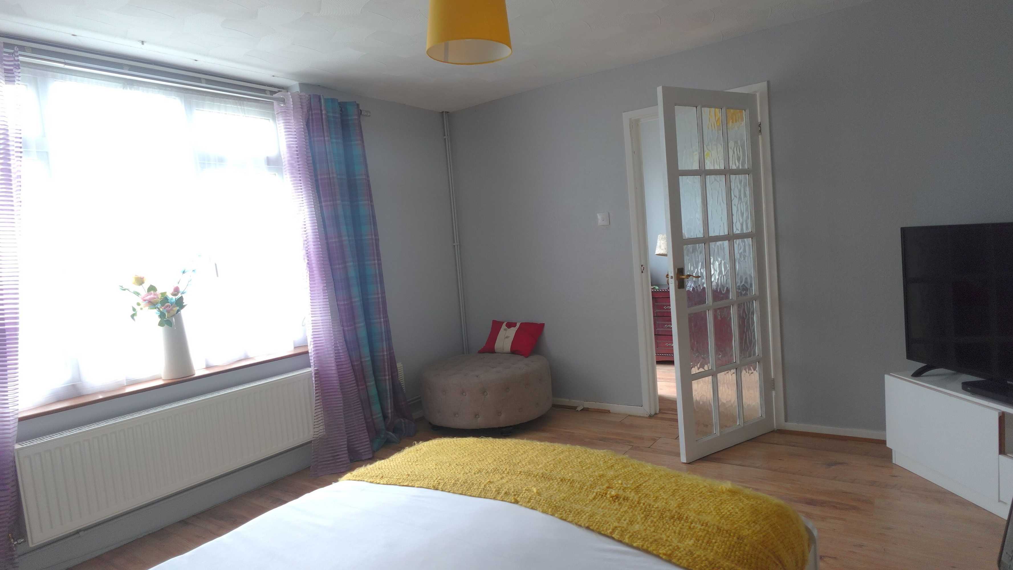 Gift card for Eddiwick House - Huku Kwetu Dunstable -Spacious 4 Bedroom House Gift card for Eddiwick House - Huku Kwetu Dunstable -Spacious 4 Bedroom House