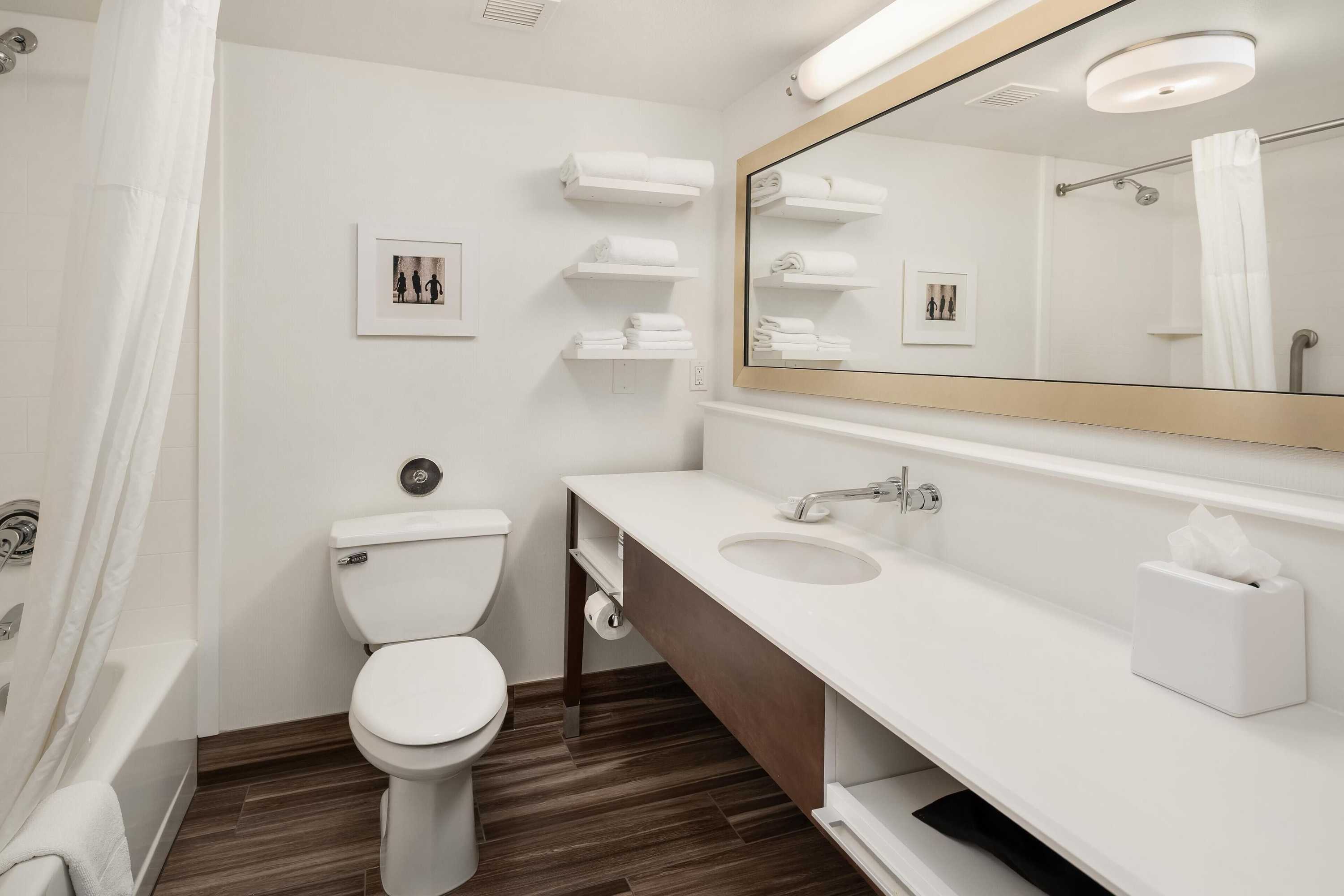 Gift card for Hampton Inn & Suites Seattle-North/lynnwood Gift card for Hampton Inn & Suites Seattle-North/lynnwood