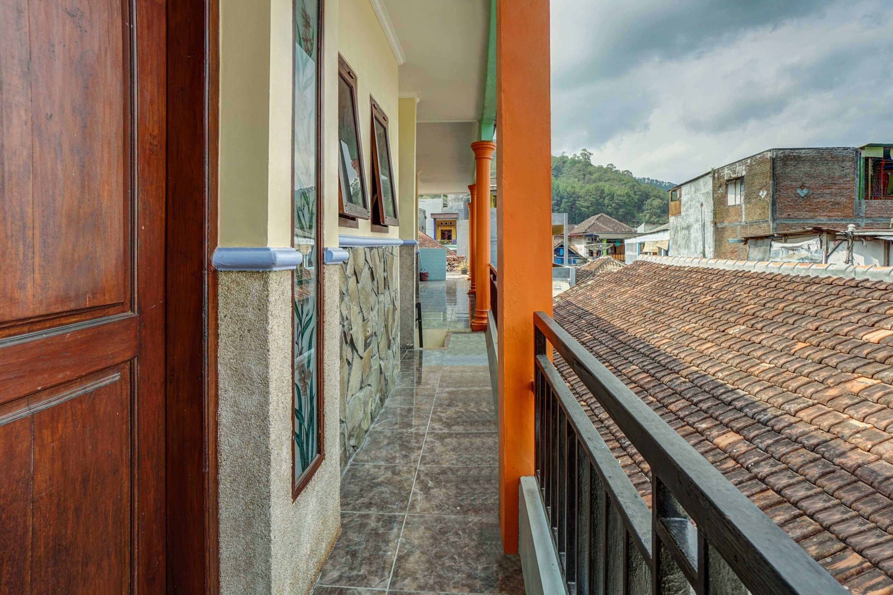 Gift card for Oyo Life 90321 Ken Ken Villa