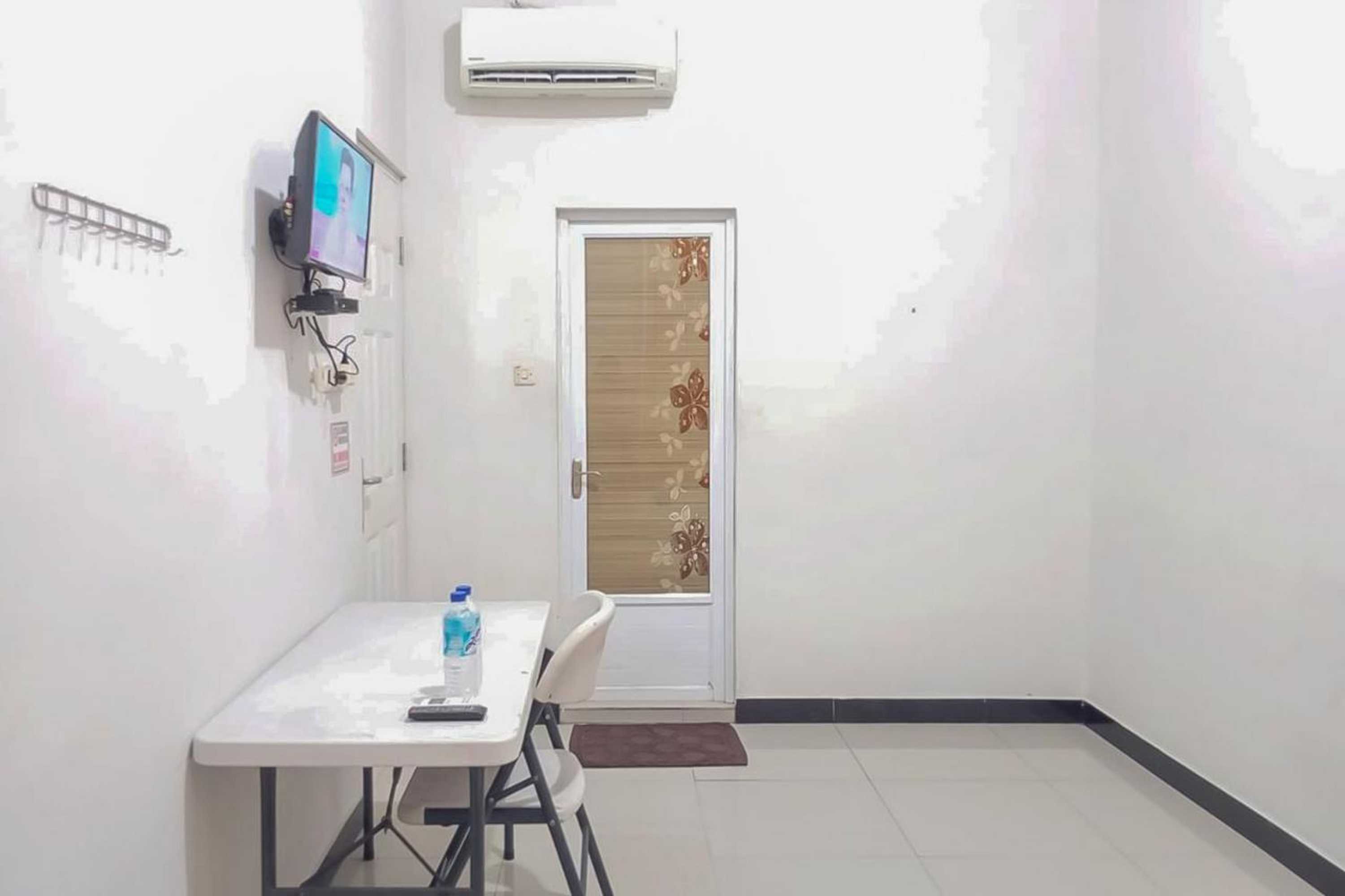 Gift card for Waringin Guest House Tegal Mitra Reddoorz Gift card for Waringin Guest House Tegal Mitra Reddoorz