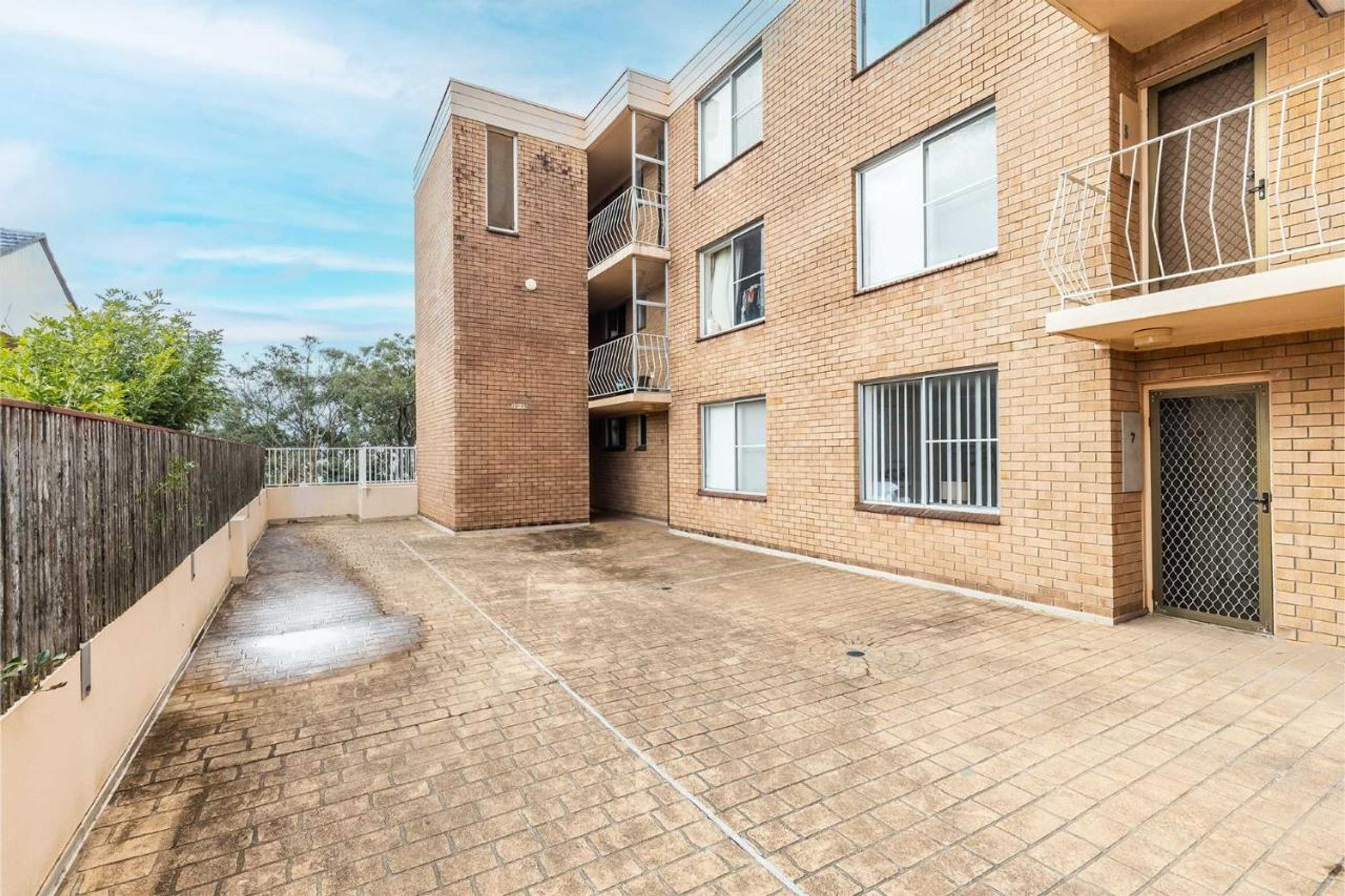 Gift card for Thurlow Lodge, 7,6 Thurlow Avenue - Beautifully Styled Unit With Wifi, Views And a Pool