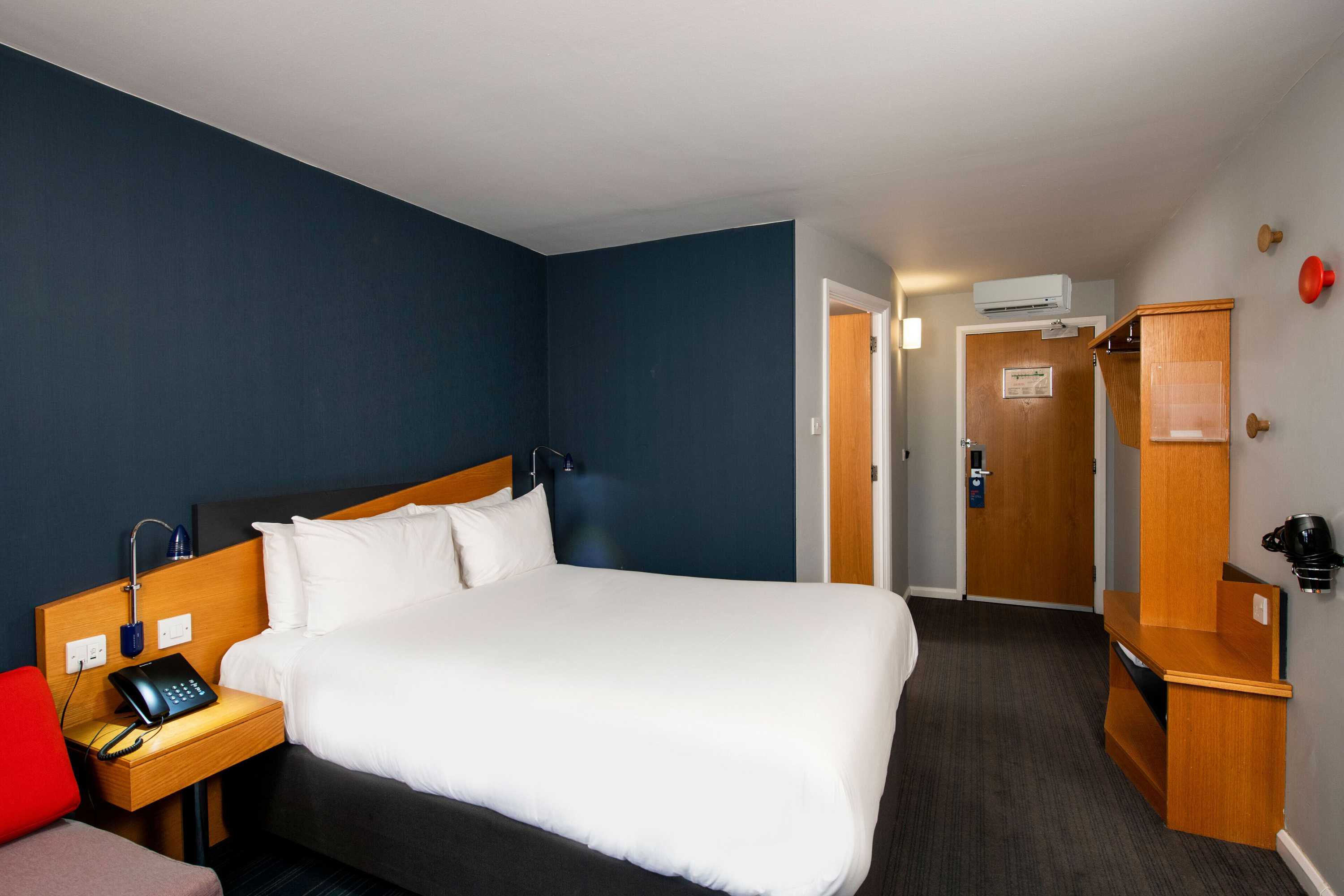 Gift card for Holiday Inn Express Birmingham - Oldbury by Ihg Gift card for Holiday Inn Express Birmingham - Oldbury by Ihg