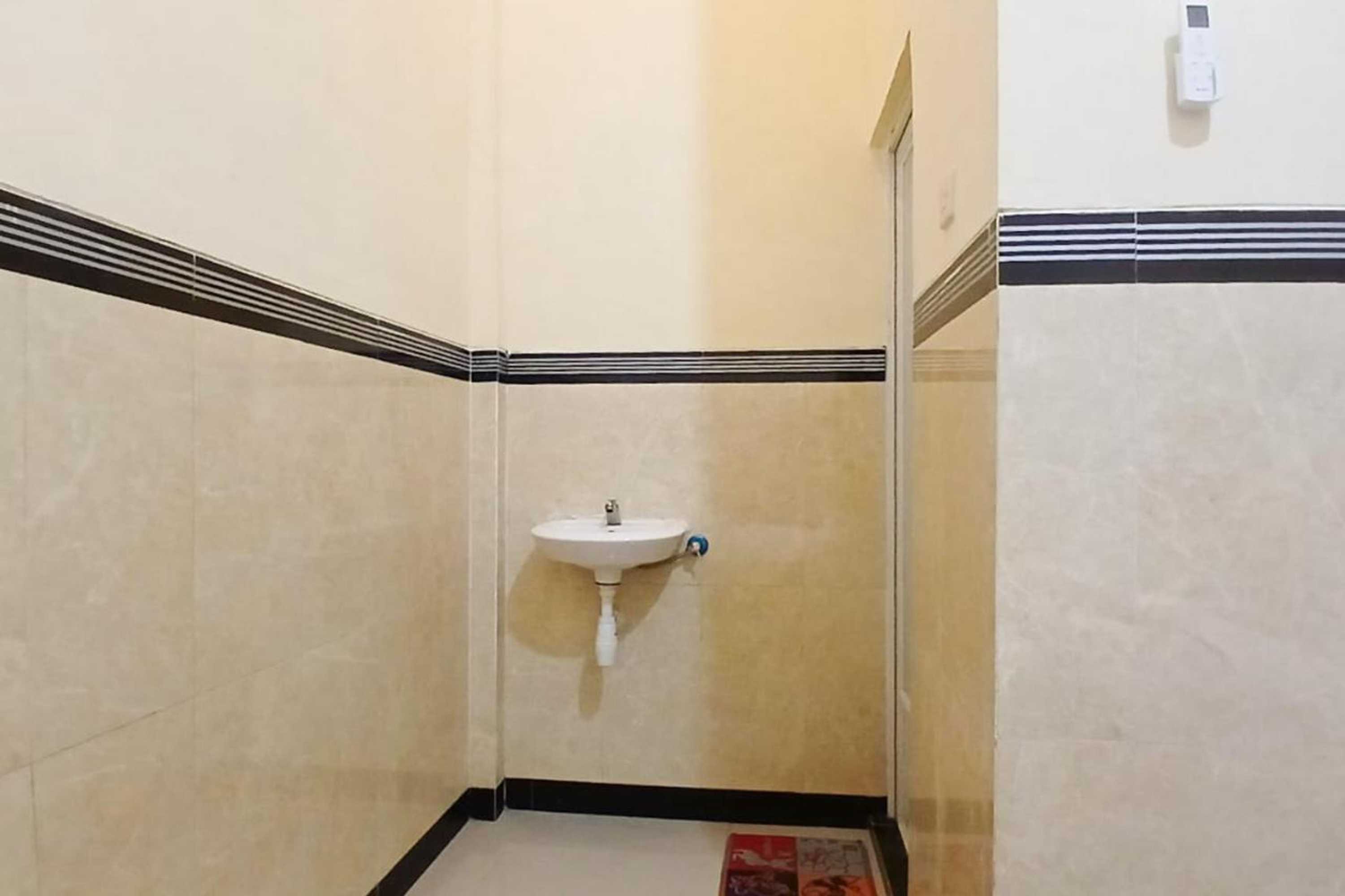 Gift card for Reddoorz at Dien Homestay Syariah Alun-Alun Pasuruan