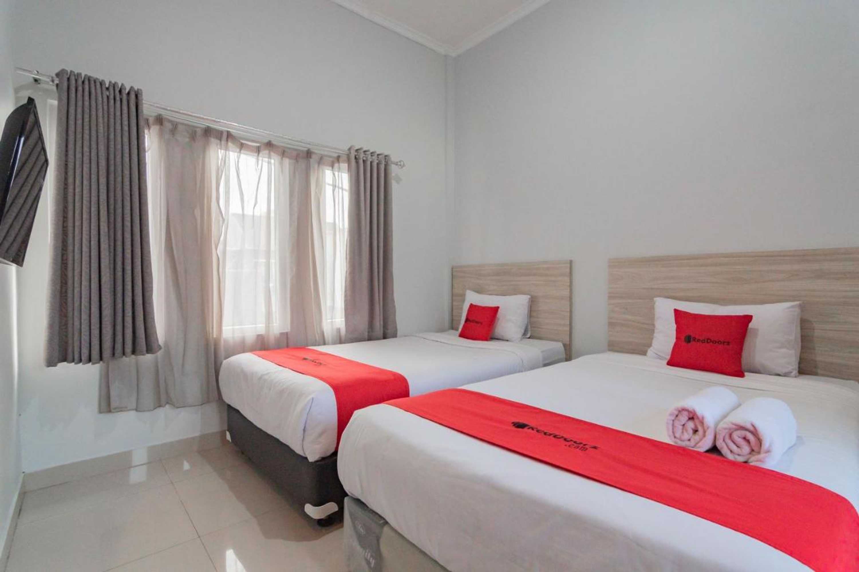 Gift card for Reddoorz Plus Syariah @ Tuparev Cirebon 3