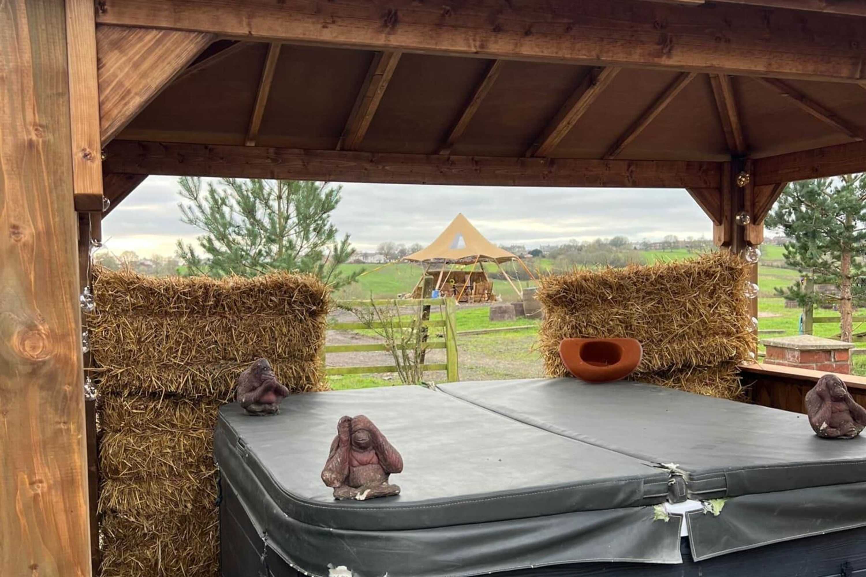 Gift card for Starshinezzz - Large Farmhouse County Durham